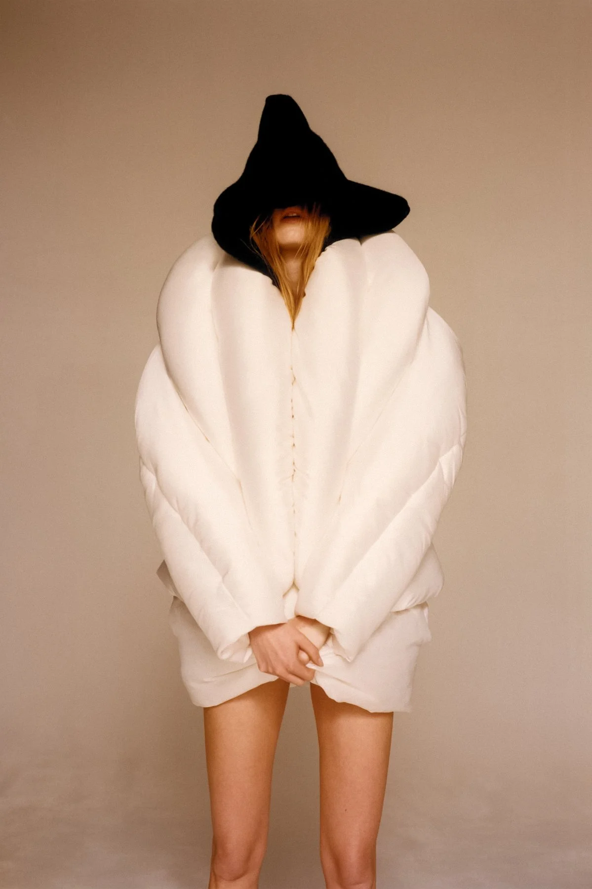Rianne-Van-Rompaey-by-Colin-Dodgson-W-Magazine-Volume-1-2025-4.jpg