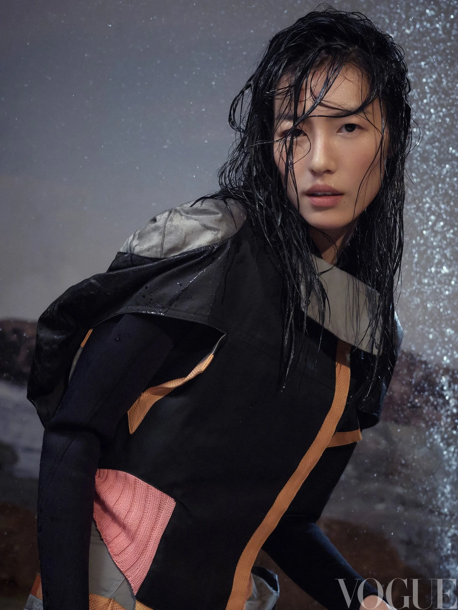 Liu-Wen-by-Sean-Seng-Vogue-China-April-2025-2.jpg