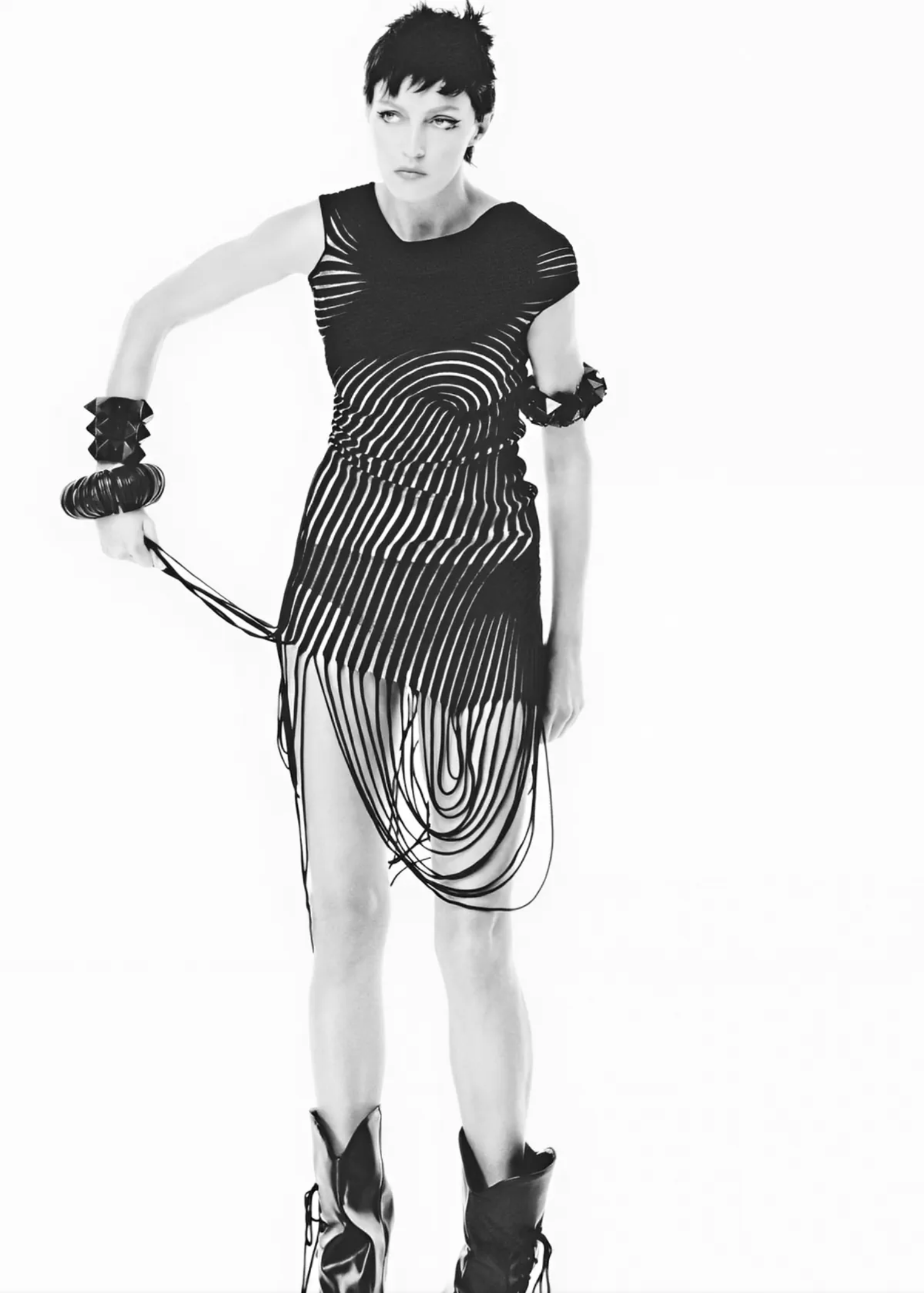 Anja-Rubik-by-Robin-Galiegue-Harpers-Bazaar-France-March-2025-32.png