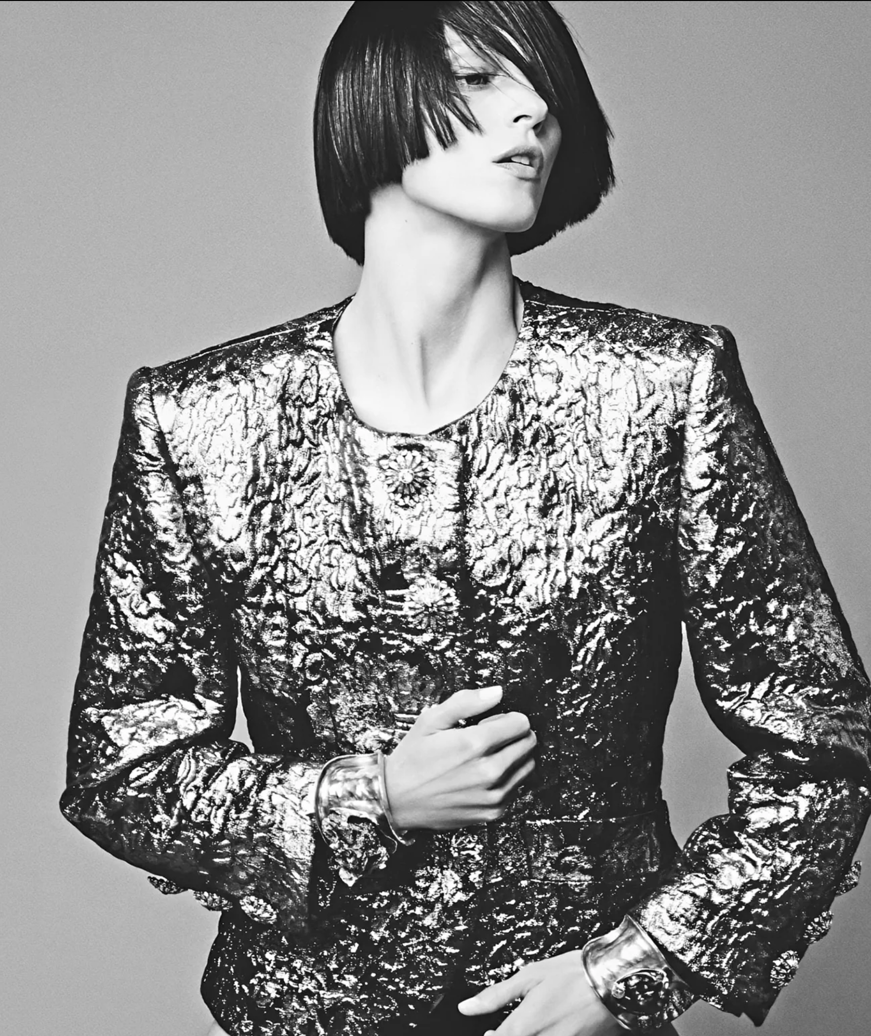 Anja-Rubik-by-Robin-Galiegue-Harpers-Bazaar-France-March-2025-21.png