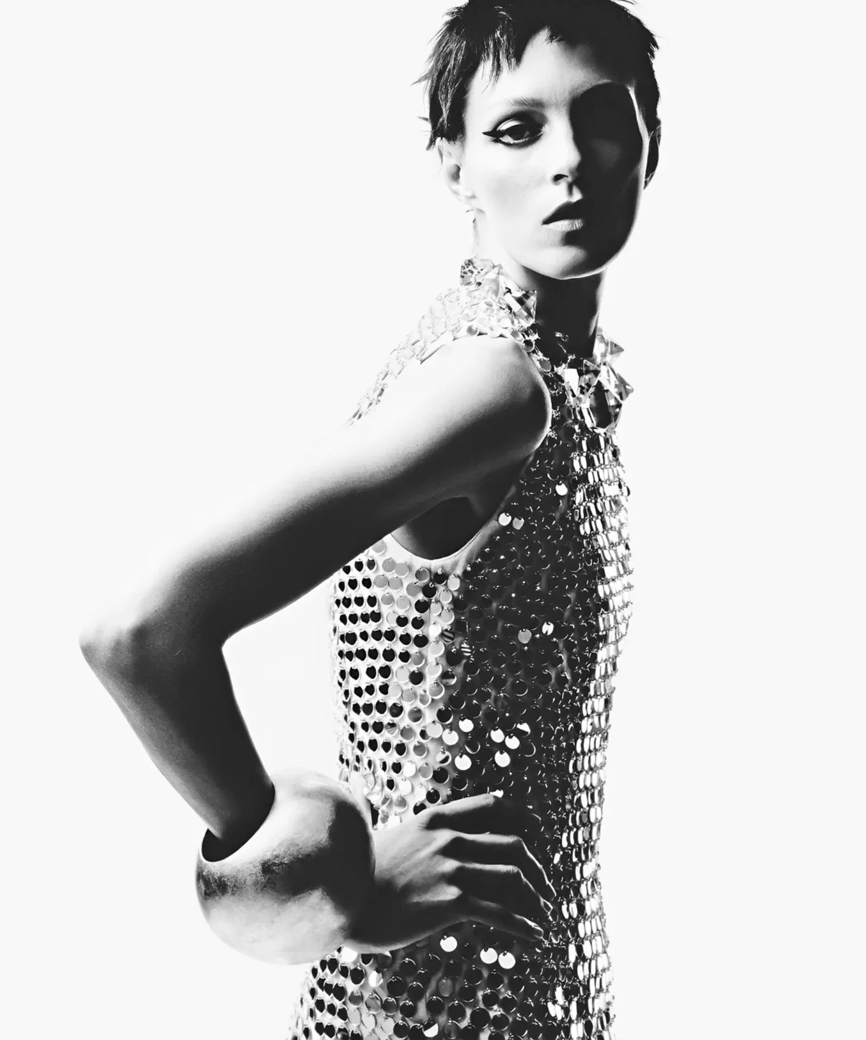 Anja-Rubik-by-Robin-Galiegue-Harpers-Bazaar-France-March-2025-27.jpg