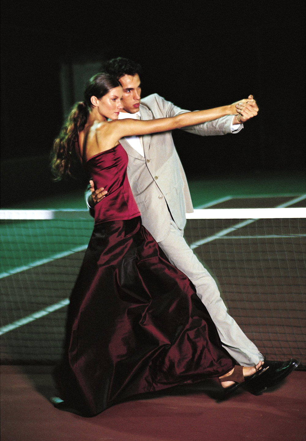 Gisele-Bundchen-by-Arthur-Elgort-Vogue-US-April-1999-15.png