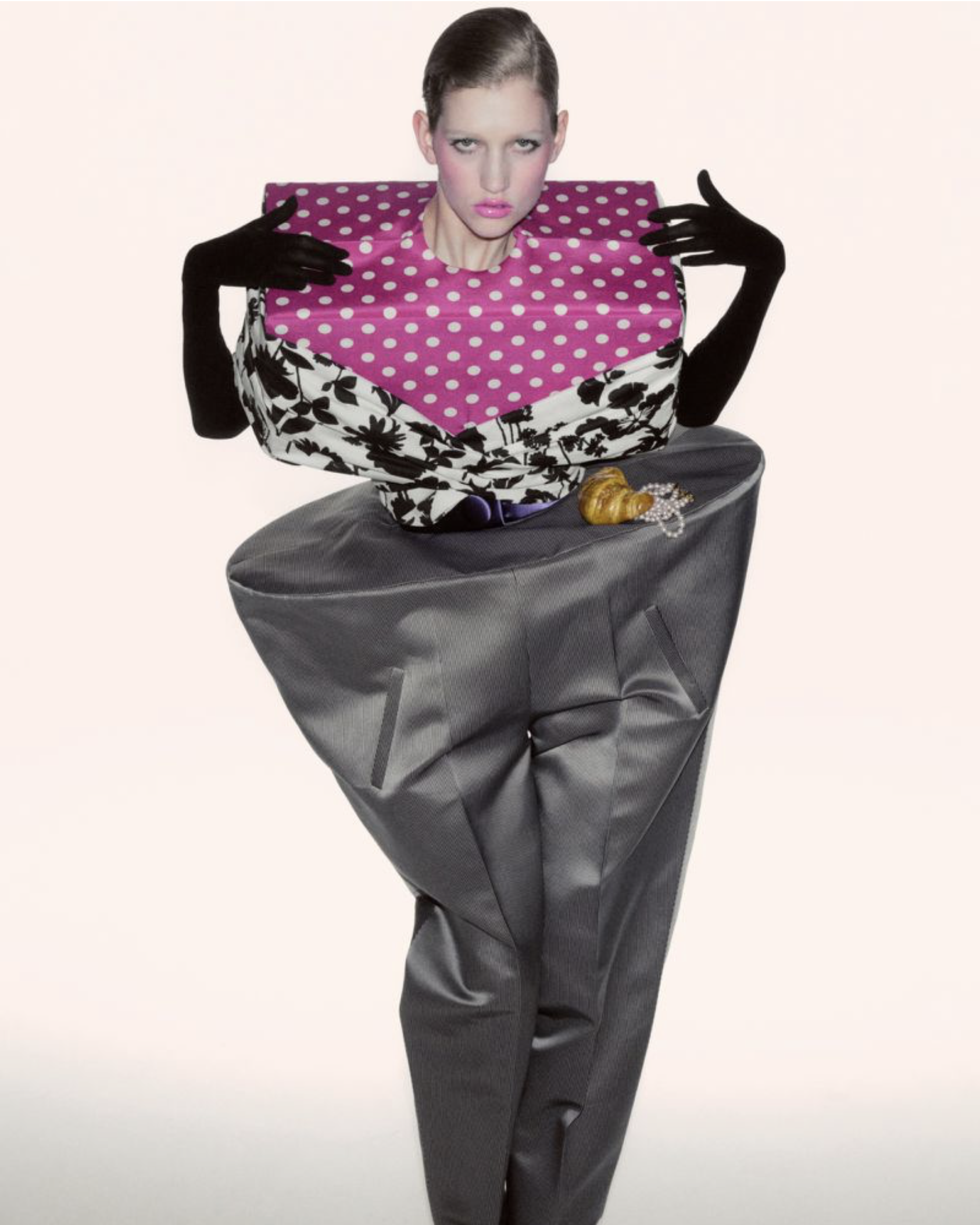 Apolline-Rocco-Fohrer-by-Nick-Yang-W-Magazine-China-Art-Issue-Volume-1-2025-20.png