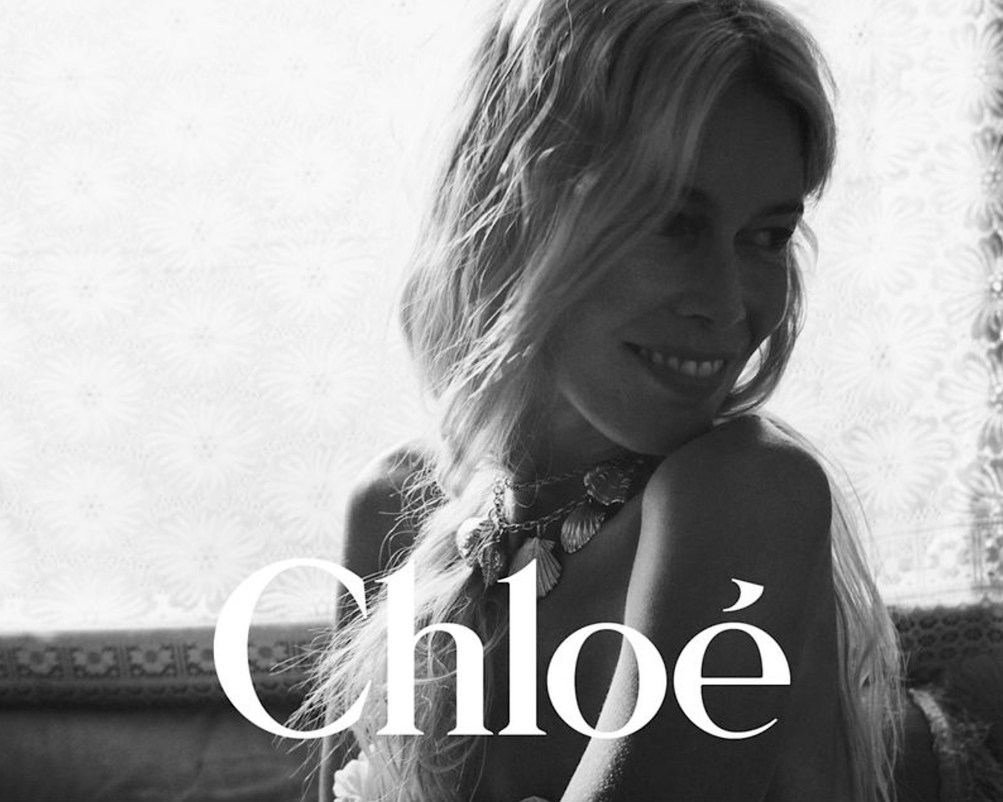 Claudia-Schiffer-by-David-Sims-Chloe-a-la-Plage-4.png