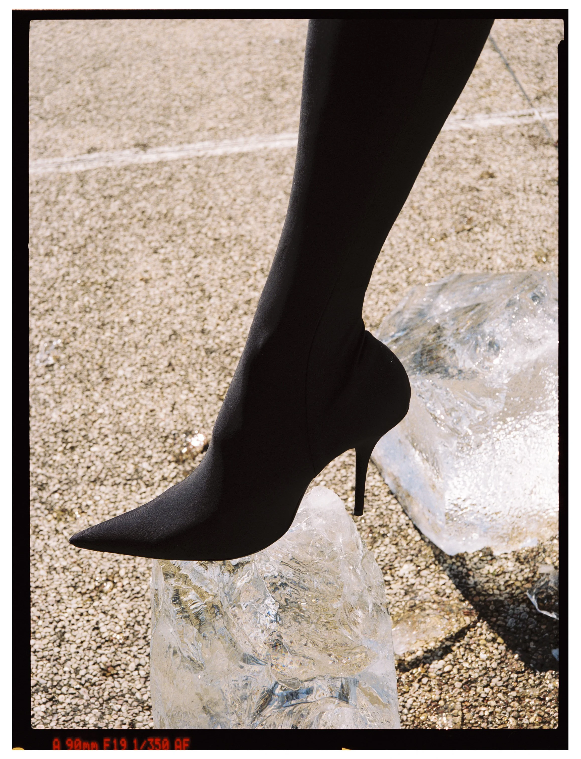 Isabeli-Fontana-by-JUANKR-for N umero-Netherlands-Aurora-Issue-May-2025-25.jpg
