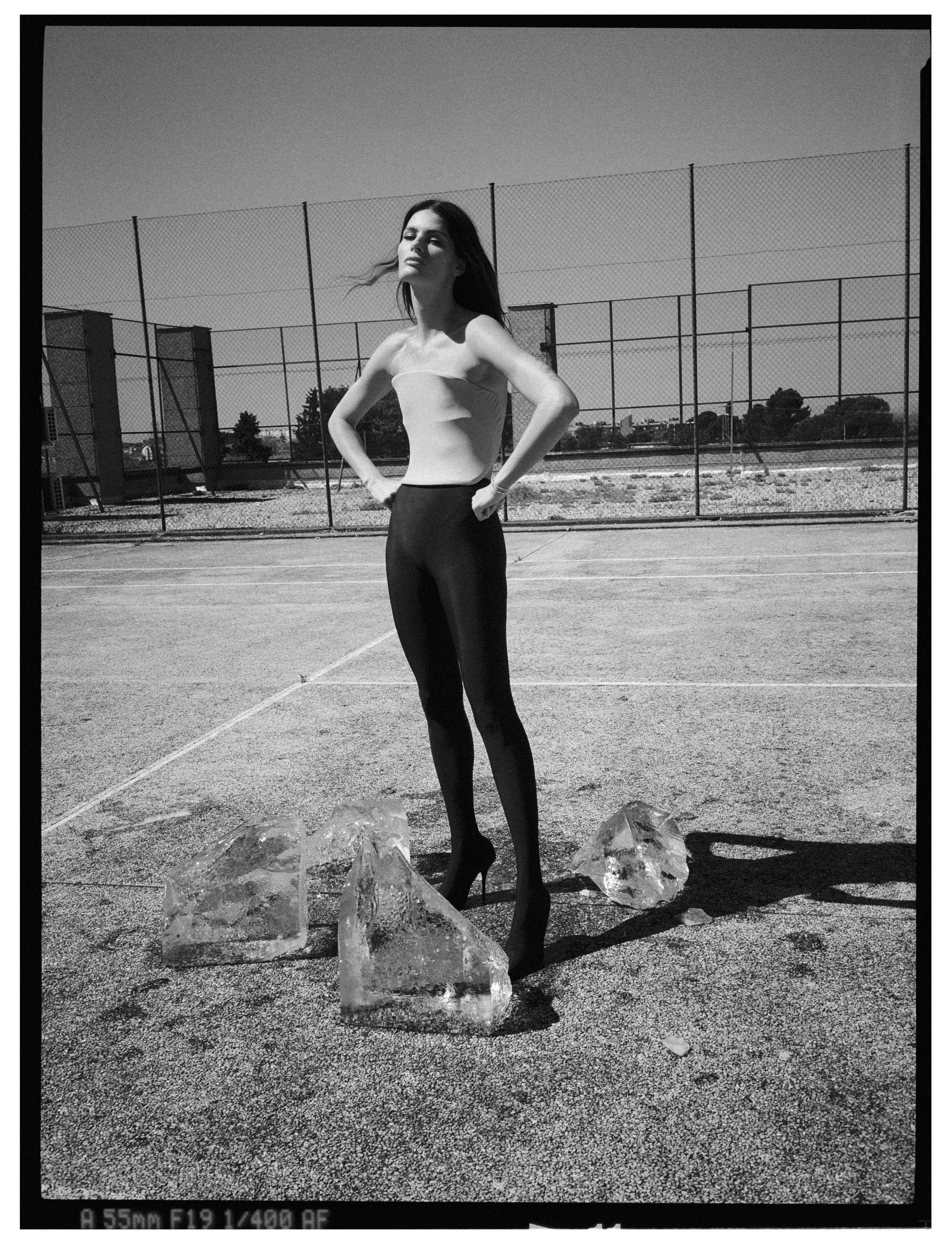 Isabeli-Fontana-by-JUANKR-for N umero-Netherlands-Aurora-Issue-May-2025-26.jpg