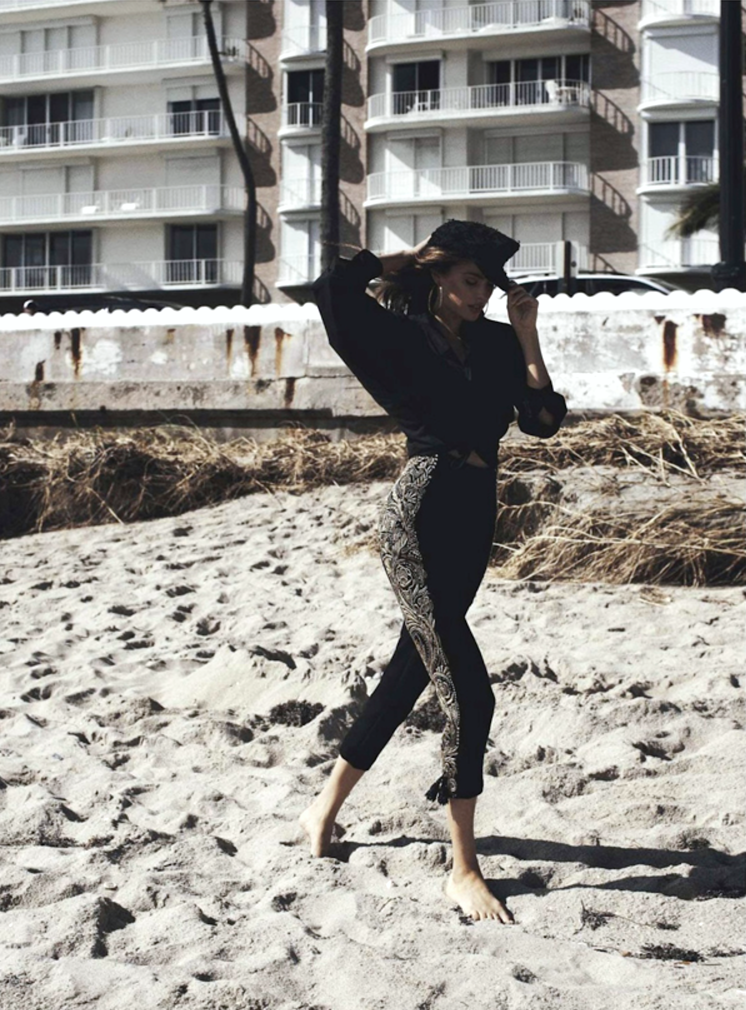 Cameron-Russell-by-Benny-Horne-Vogue-Australia-February-2013-9.png