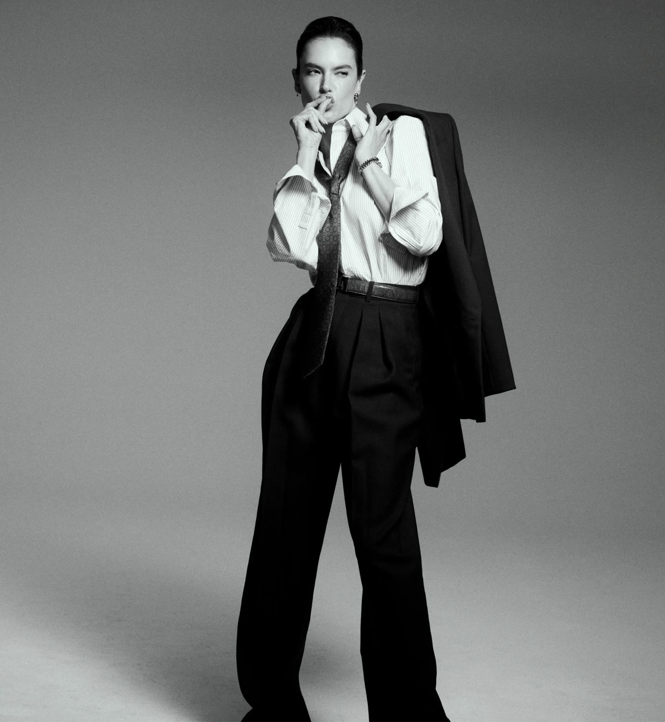 Alessandra-Ambrosio-by-David-Roemer-M-Revista-de-Milennio-20-10.png