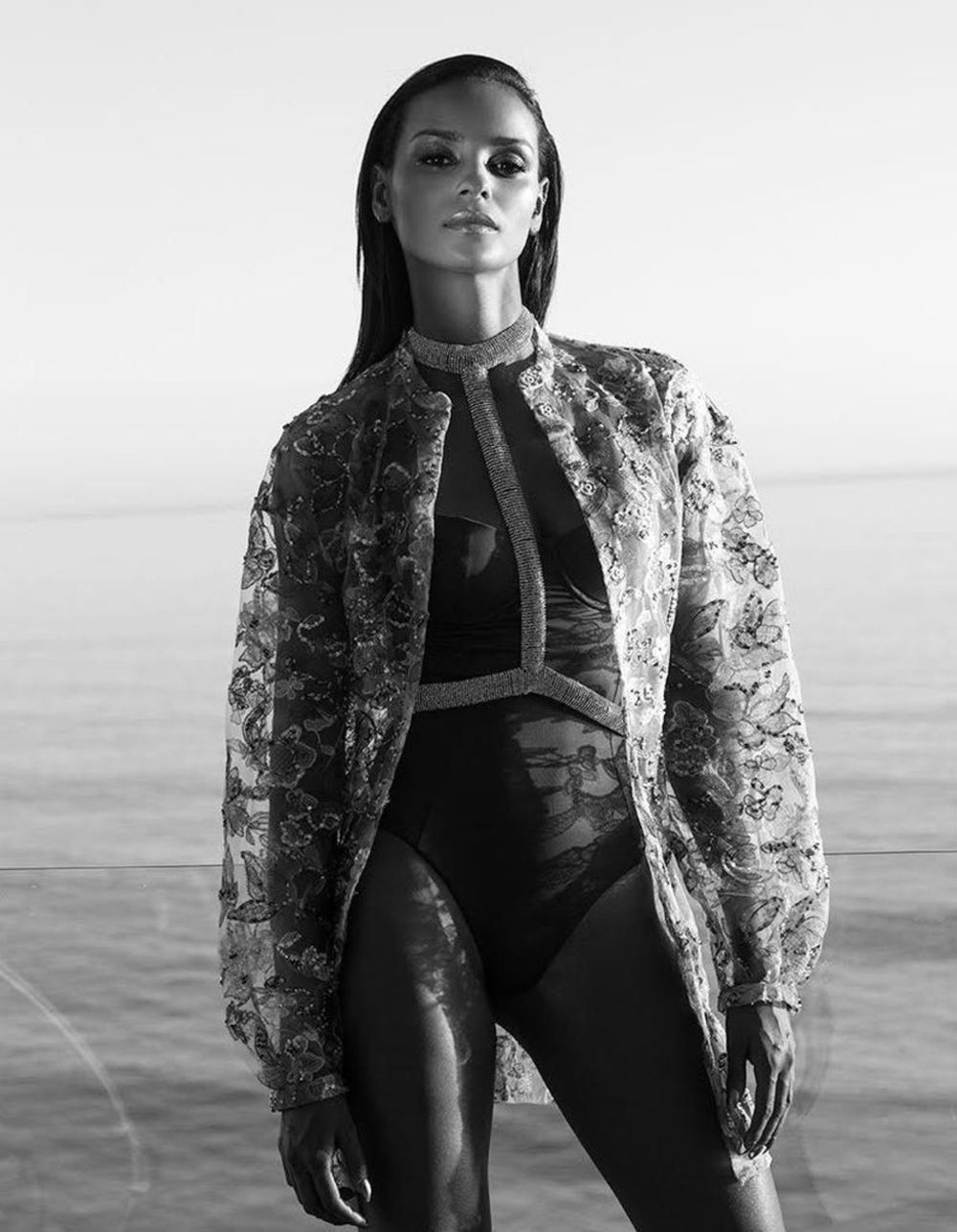 Gracie-Carvalho-by-Jurij-Treskow-Flair-Germany-July-2017-15.png