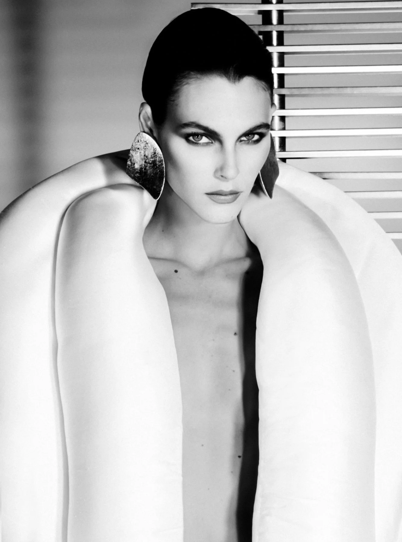 Vittoria-Ceretti-by-Carlijn-Jacobs-Vogue-Italia-July-2025-2.jpg