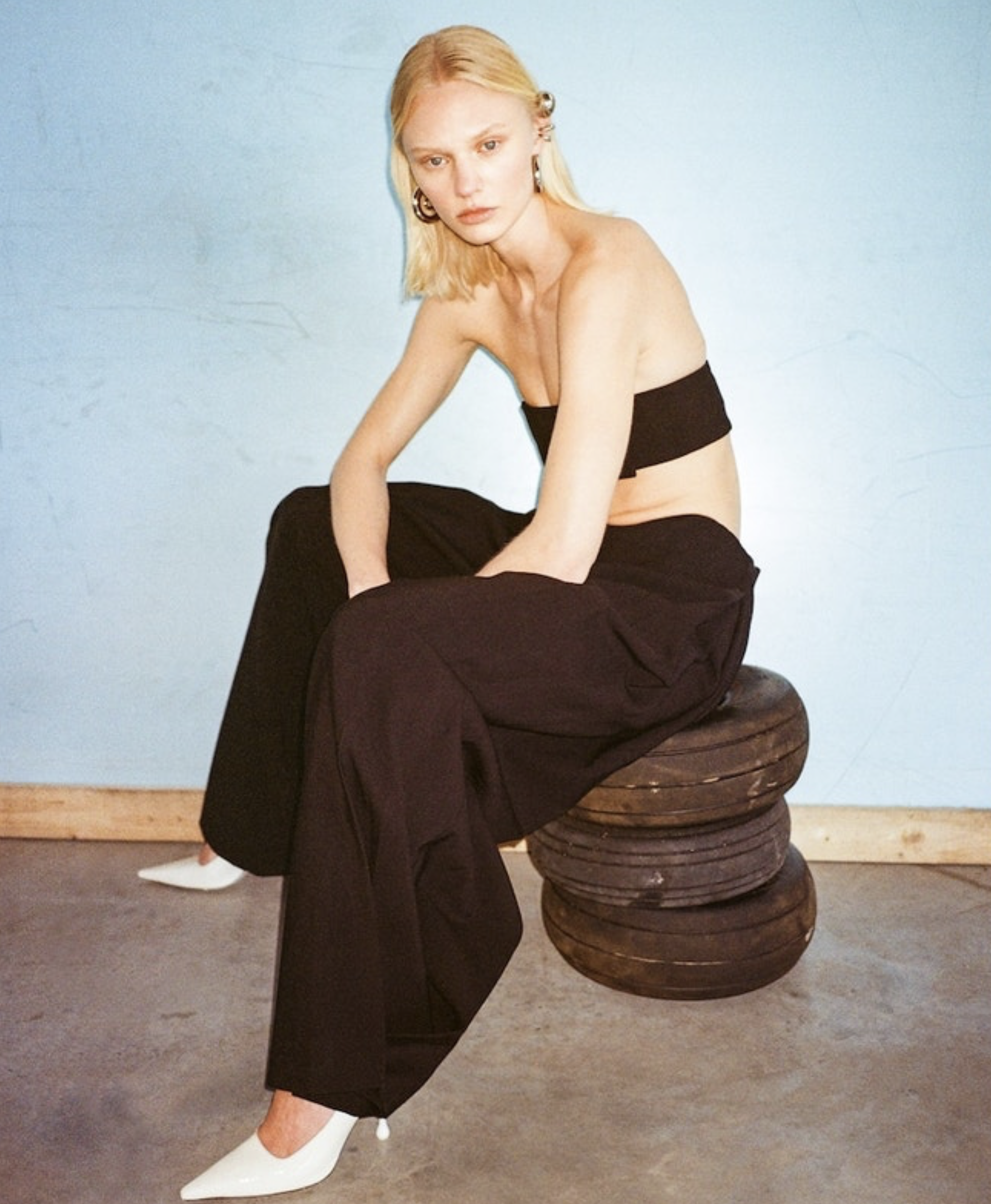 Vilma-Sjoberg-by-Marie-Tomanova-Vogue-Czech-July-2025-5.png