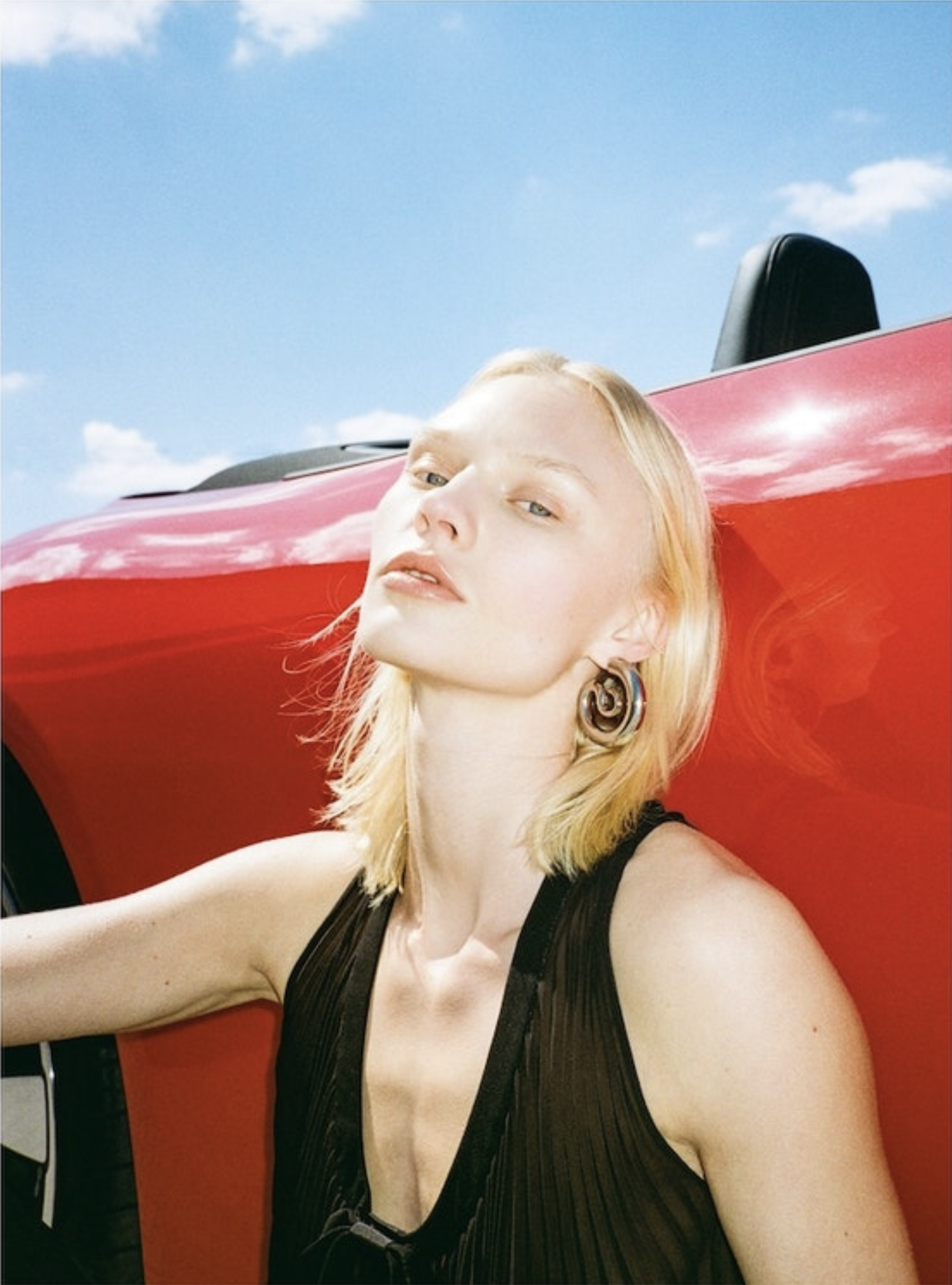 Vilma-Sjoberg-by-Marie-Tomanova-Vogue-Czech-July-2025-6.png