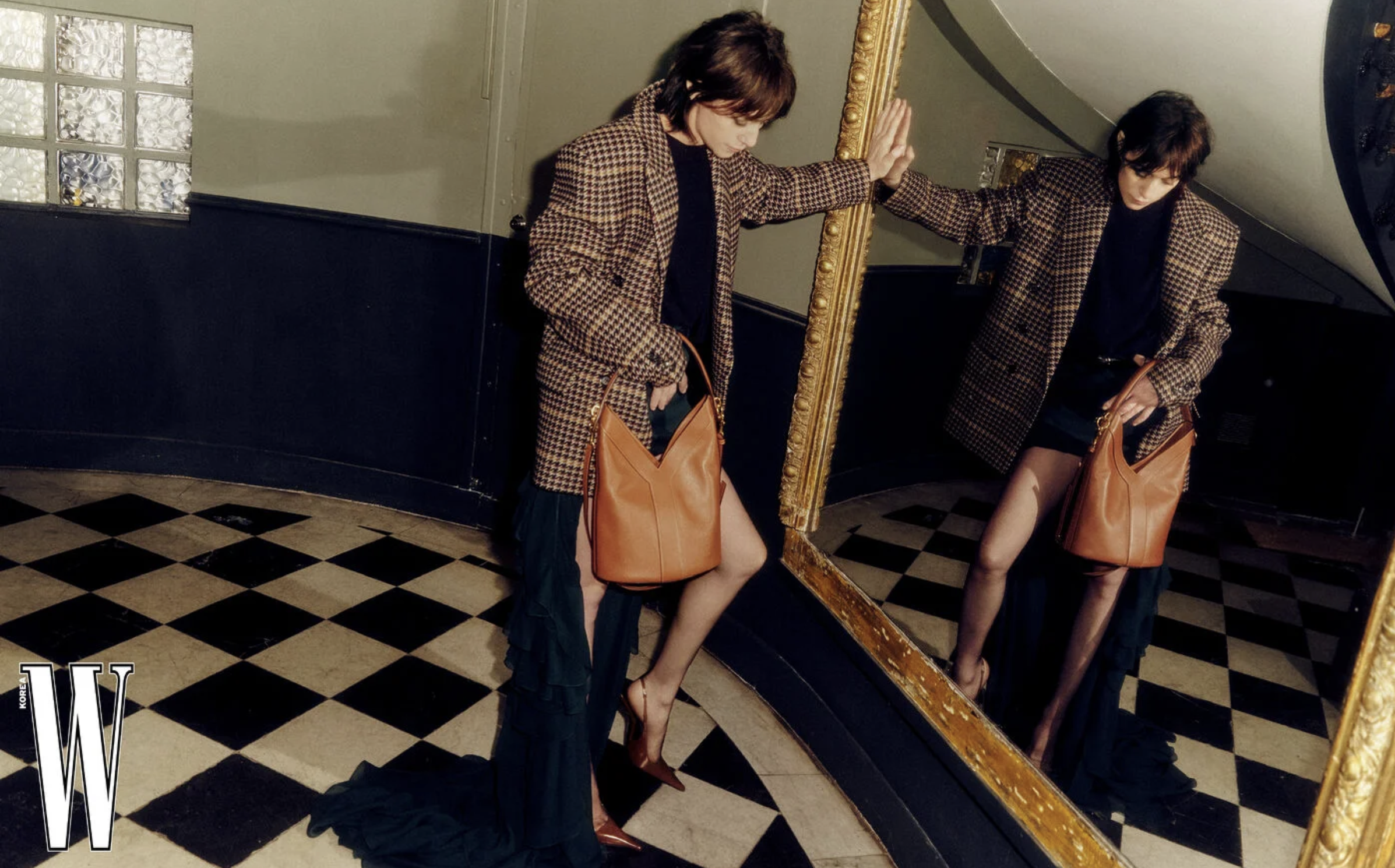 Charlot-Gansbourg-by-Peter-Ash-Lee-W-Korea-Vol.7-July-2025-8.png
