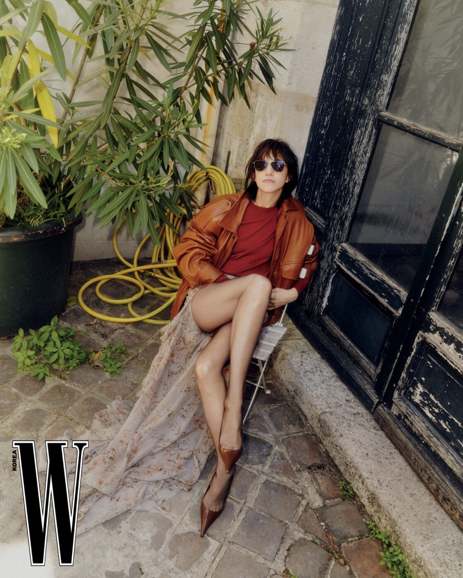 Charlot-Gansbourg-by-Peter-Ash-Lee-W-Korea-Vol.7-July-2025-7.png
