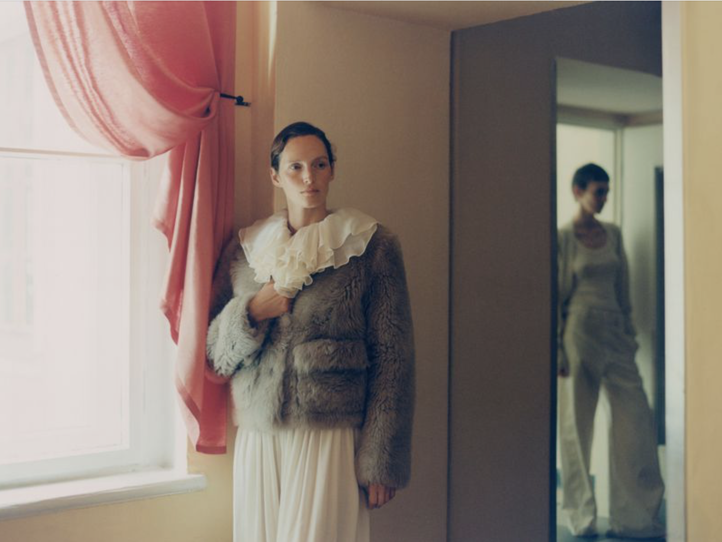 Vivien-Solari-by-Ina-Levy-Vogue-Poland-July-August-2025-13.png