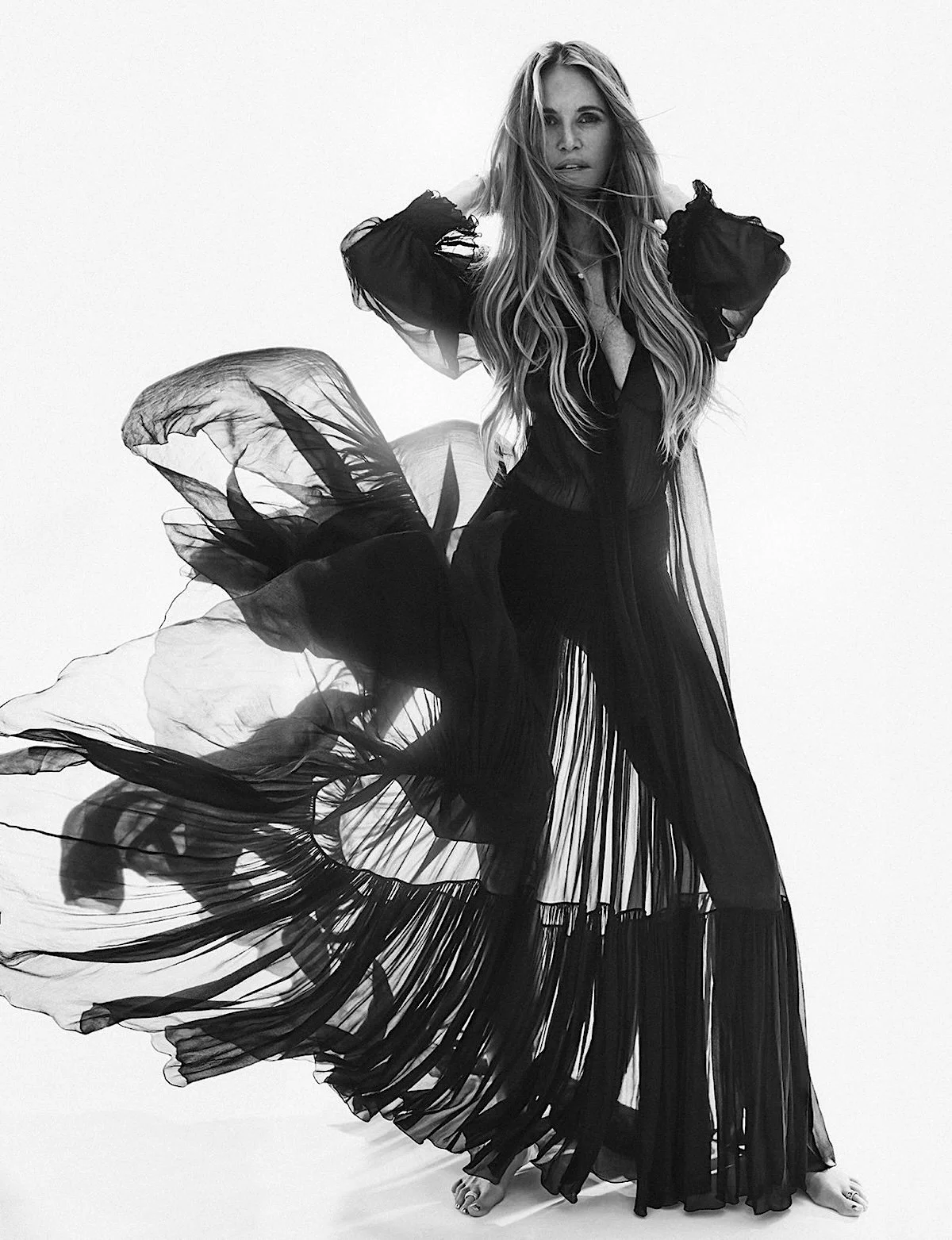 Elle-Macpherson-by-Xavi-Gordo-ELLE-Espana-July-2025-3.jpg