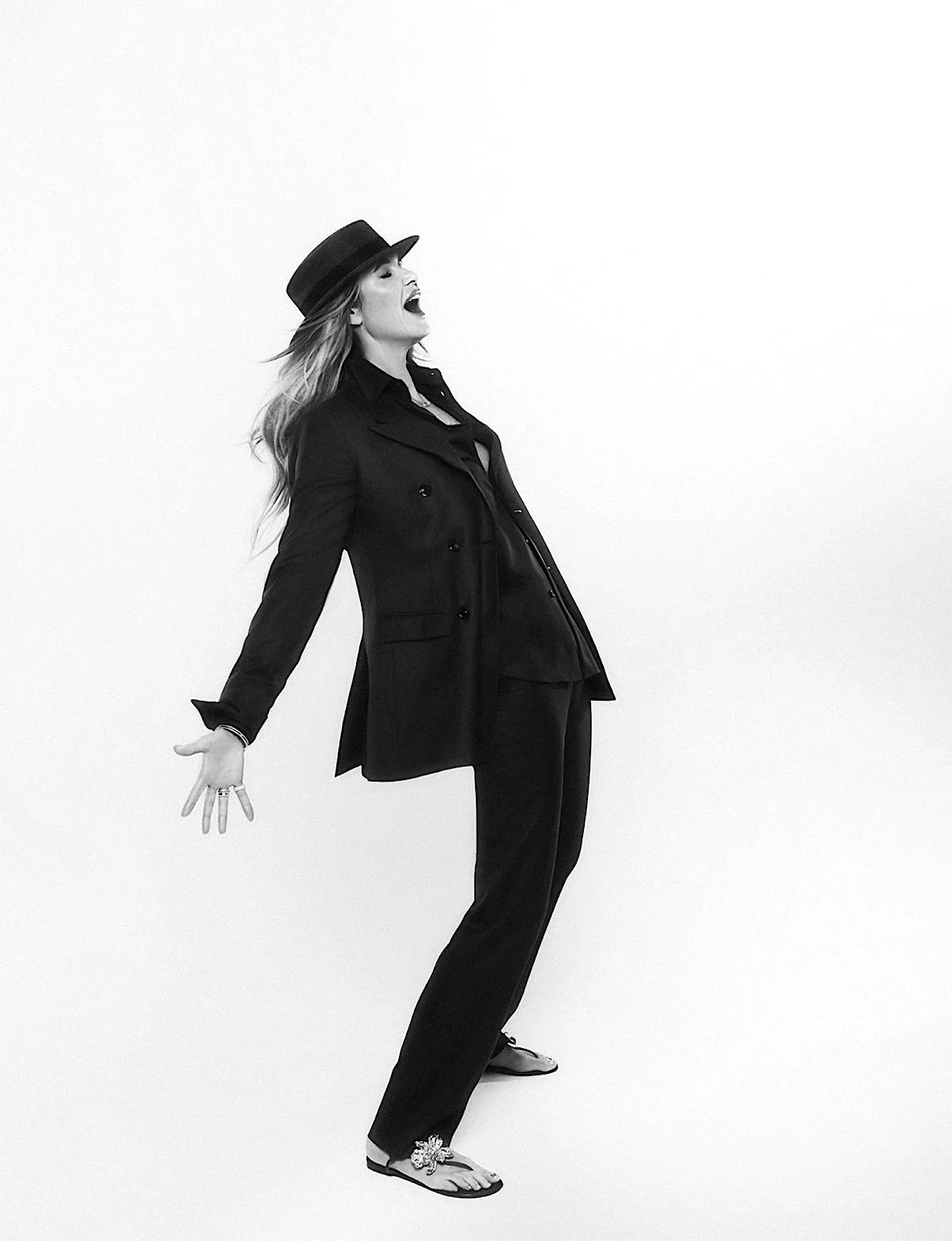 Elle-Macpherson-by-Xavi-Gordo-ELLE-Espana-July-2025-6.jpg