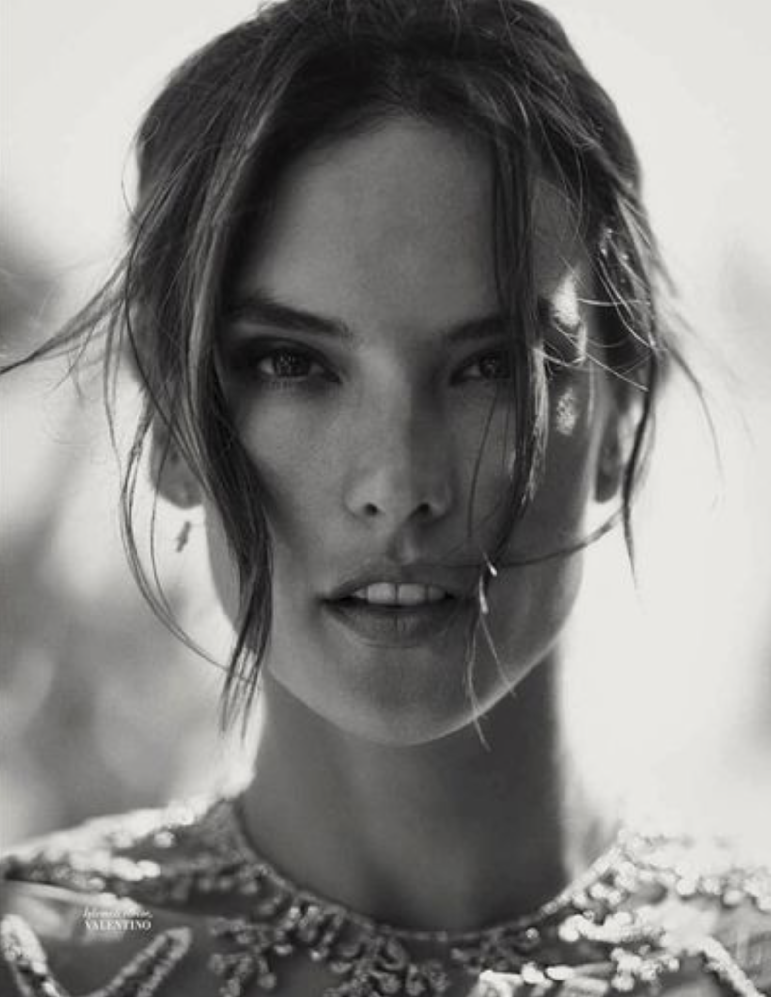 Alessandra-Ambrosio-by-Stewart-Shining-L'Officiel-Turkey-June-2015-18.png