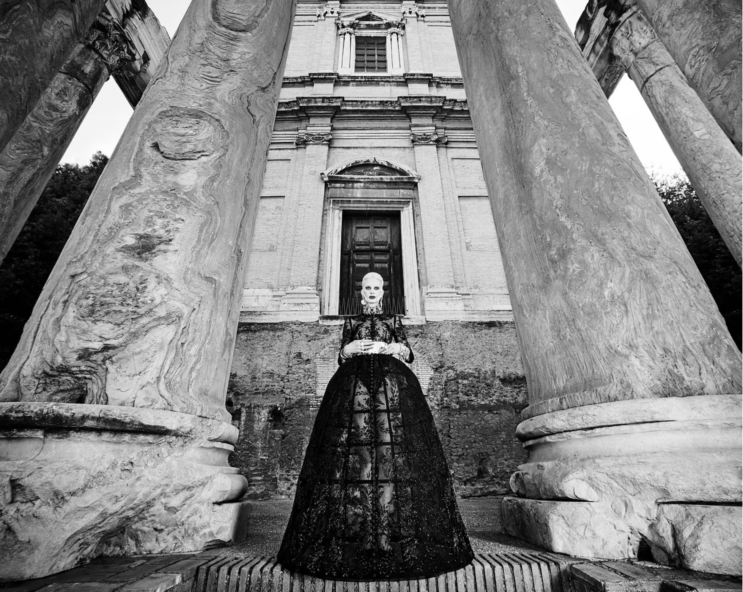 Kristen-McMenamy-by-Luigi-Iango-Alta-Moda-Roma-2025-Campaign-4.png