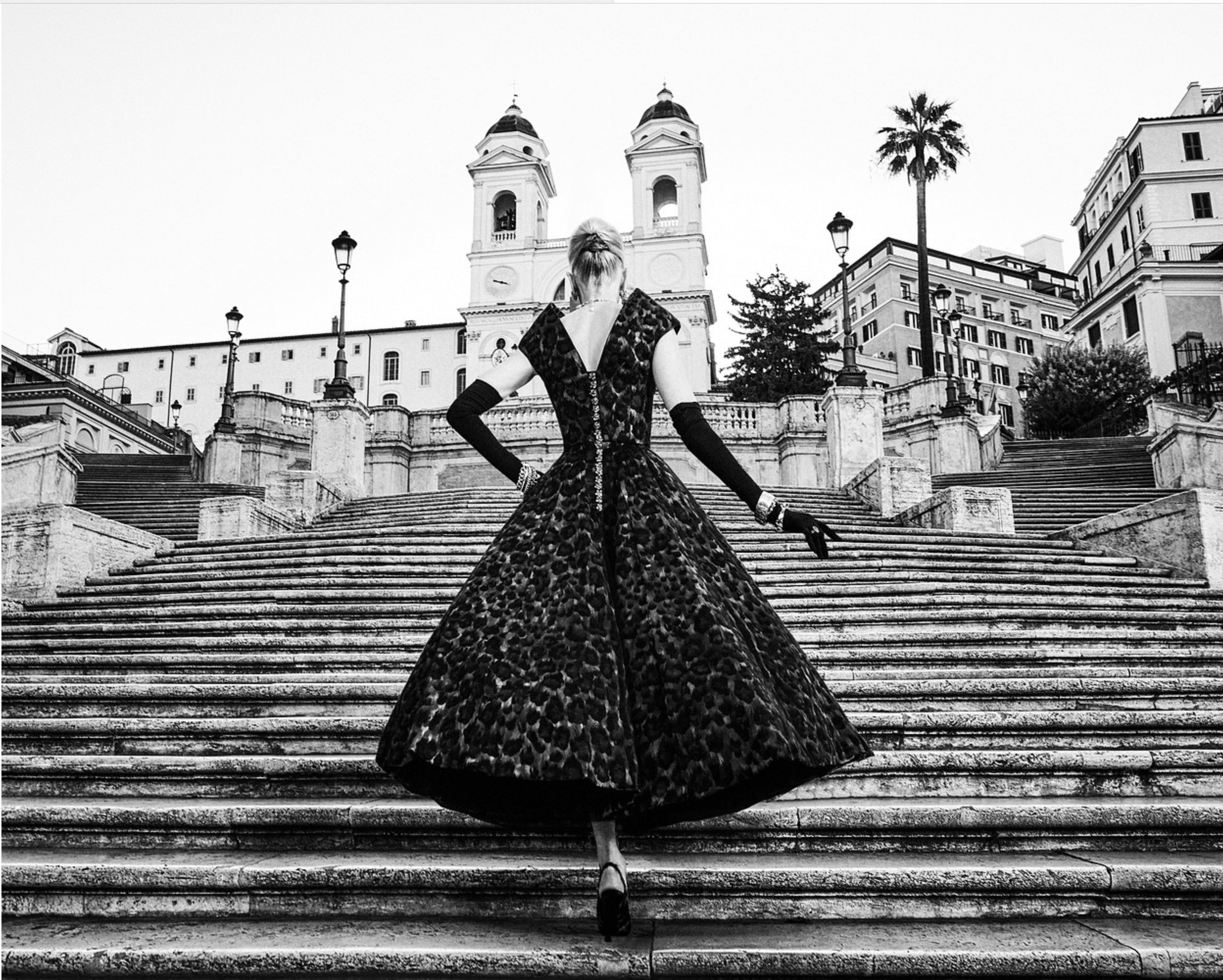 Kristen-McMenamy-by-Luigi-Iango-Alta-Moda-Roma-2025-Campaign-12.png