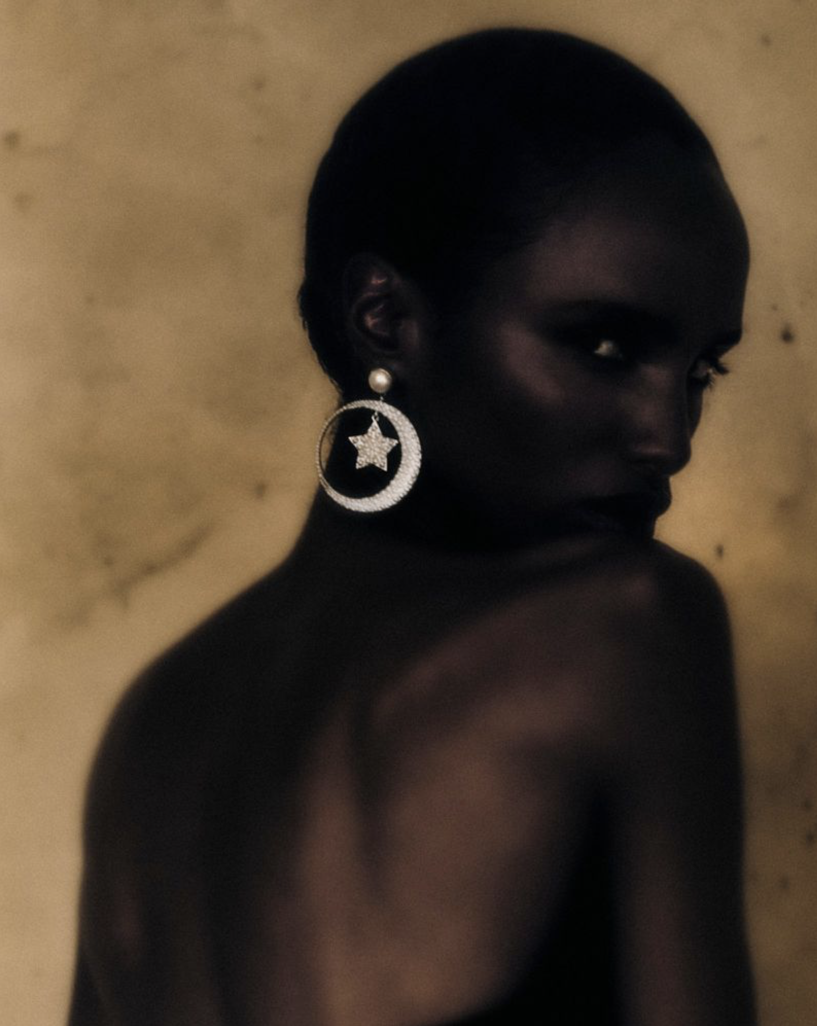 Bibi-Abdulkadir-by-Luka-Booth-Vogue-Czechoslovakia-July-2025-8.png