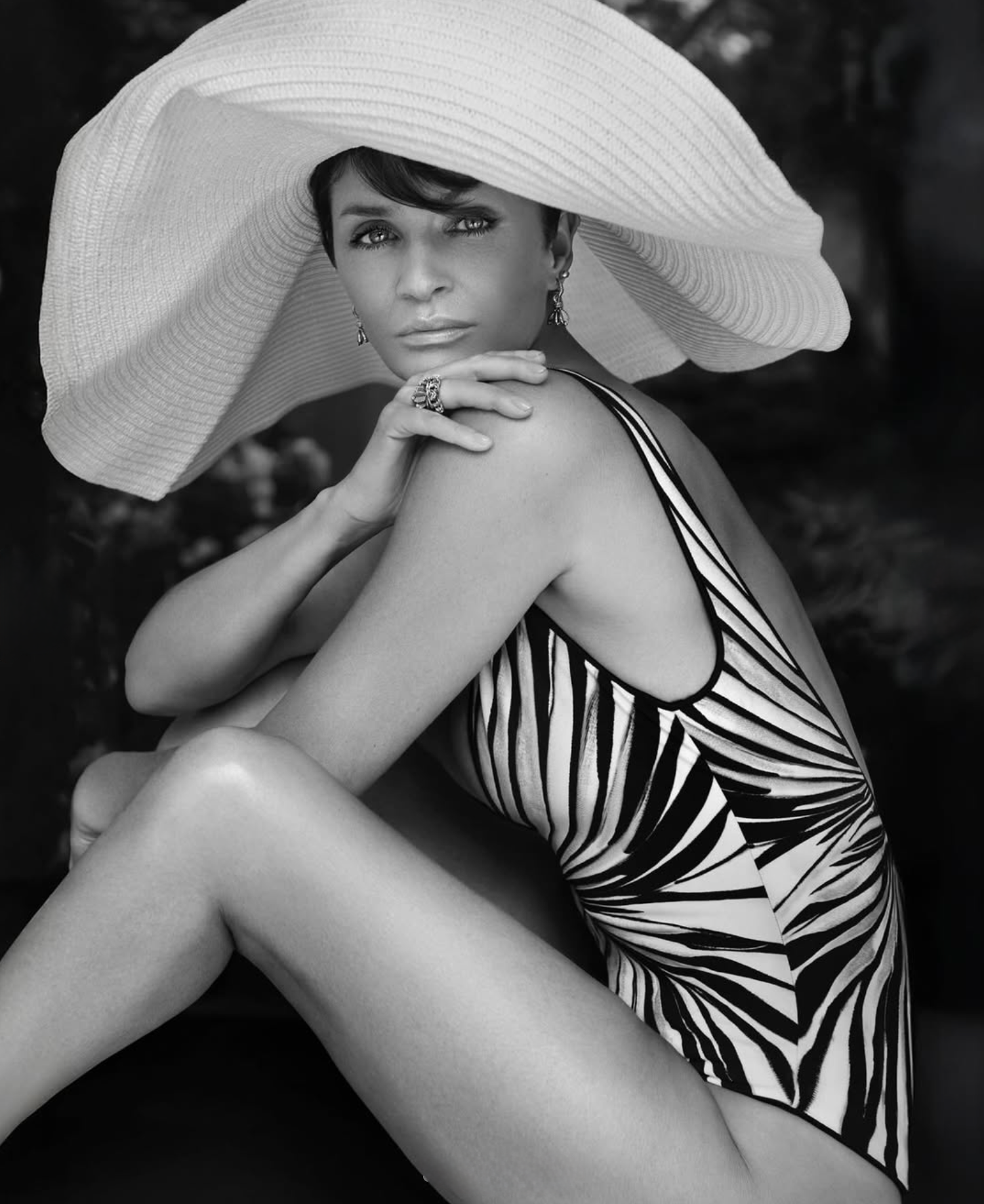 Helena-Christensen-by-Greg-Lotus-Harpers-Bazaar-Arabia-July-2025-11.png