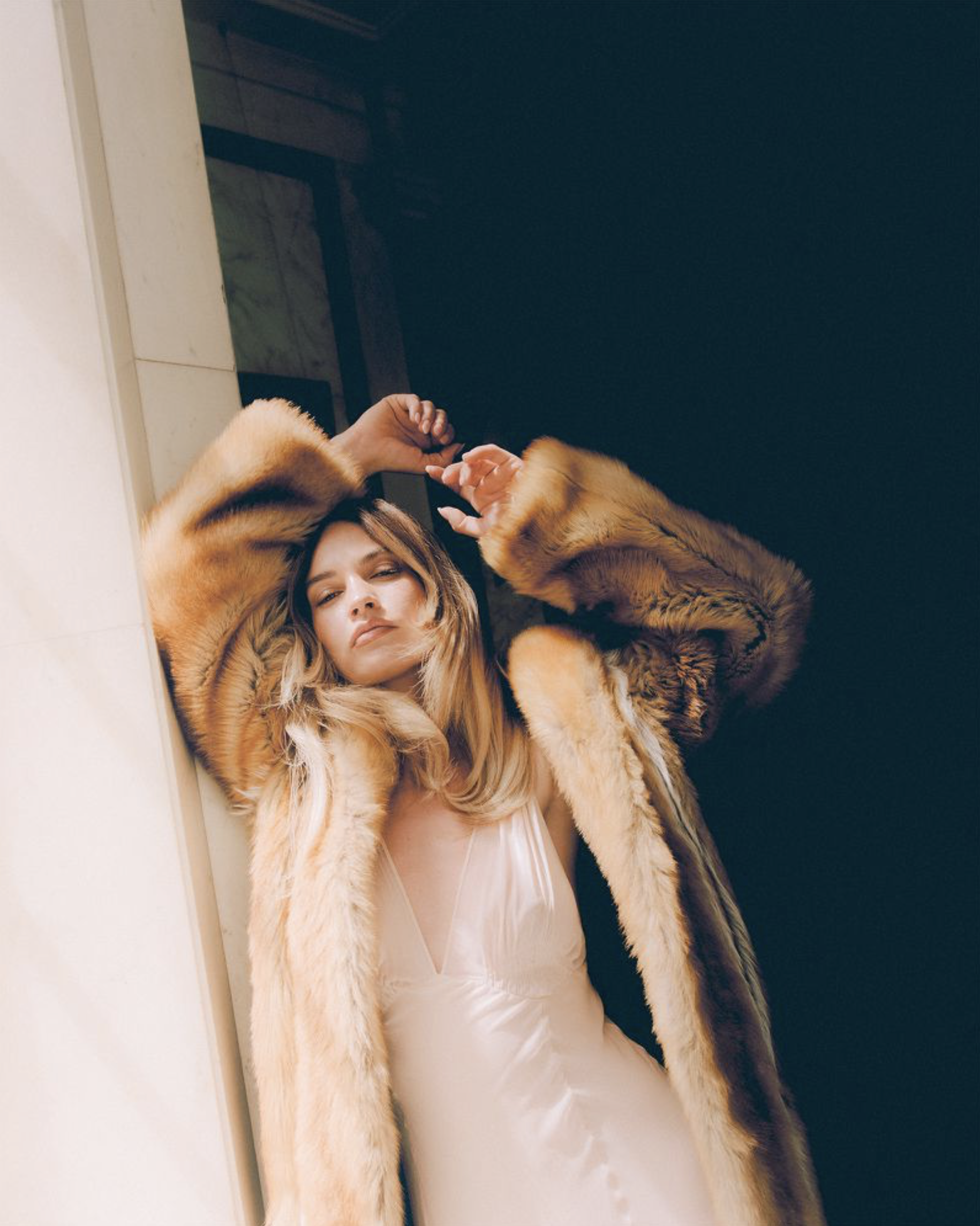 Lily-James-by-Noemi-Ottilia-Szabo-Who-What-Wear-August-2025-7.png