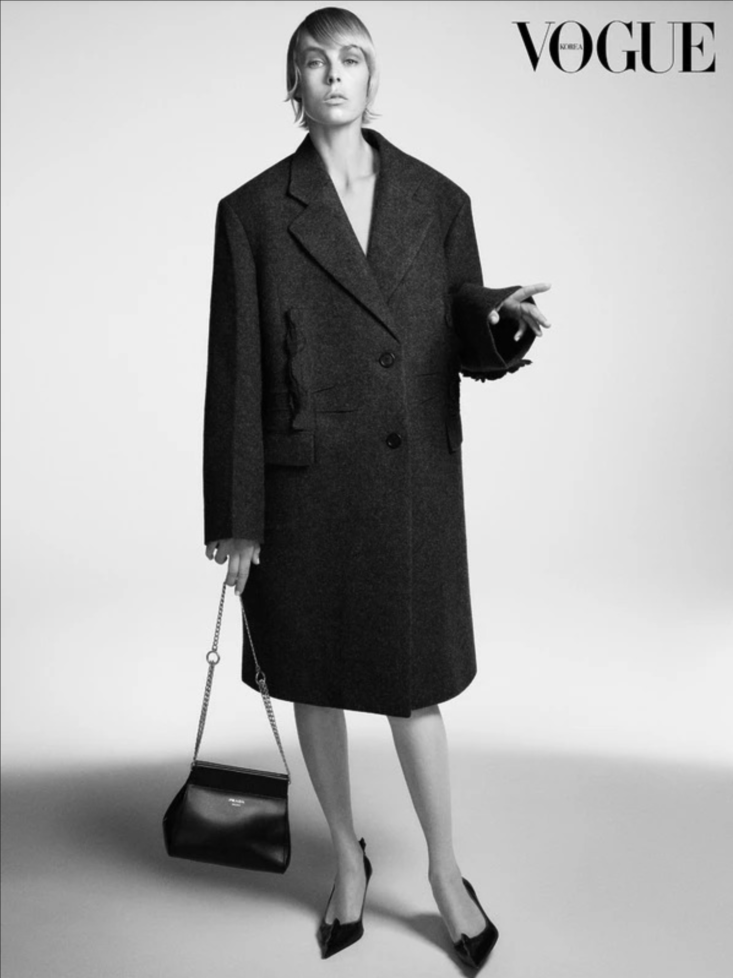 Edie-Campbell-by-Sean-Seng-Vogue-Korea-September-2025-3.png