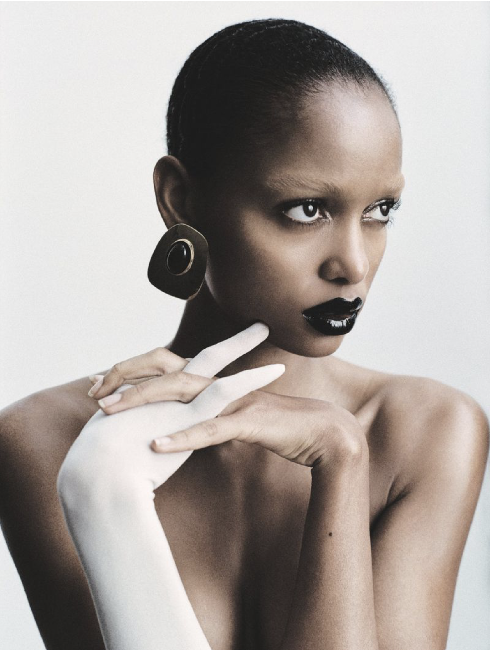 Blesnya-Minher-by-Coni-Tarallo-Vogue-Mexico-August-2025-6.png