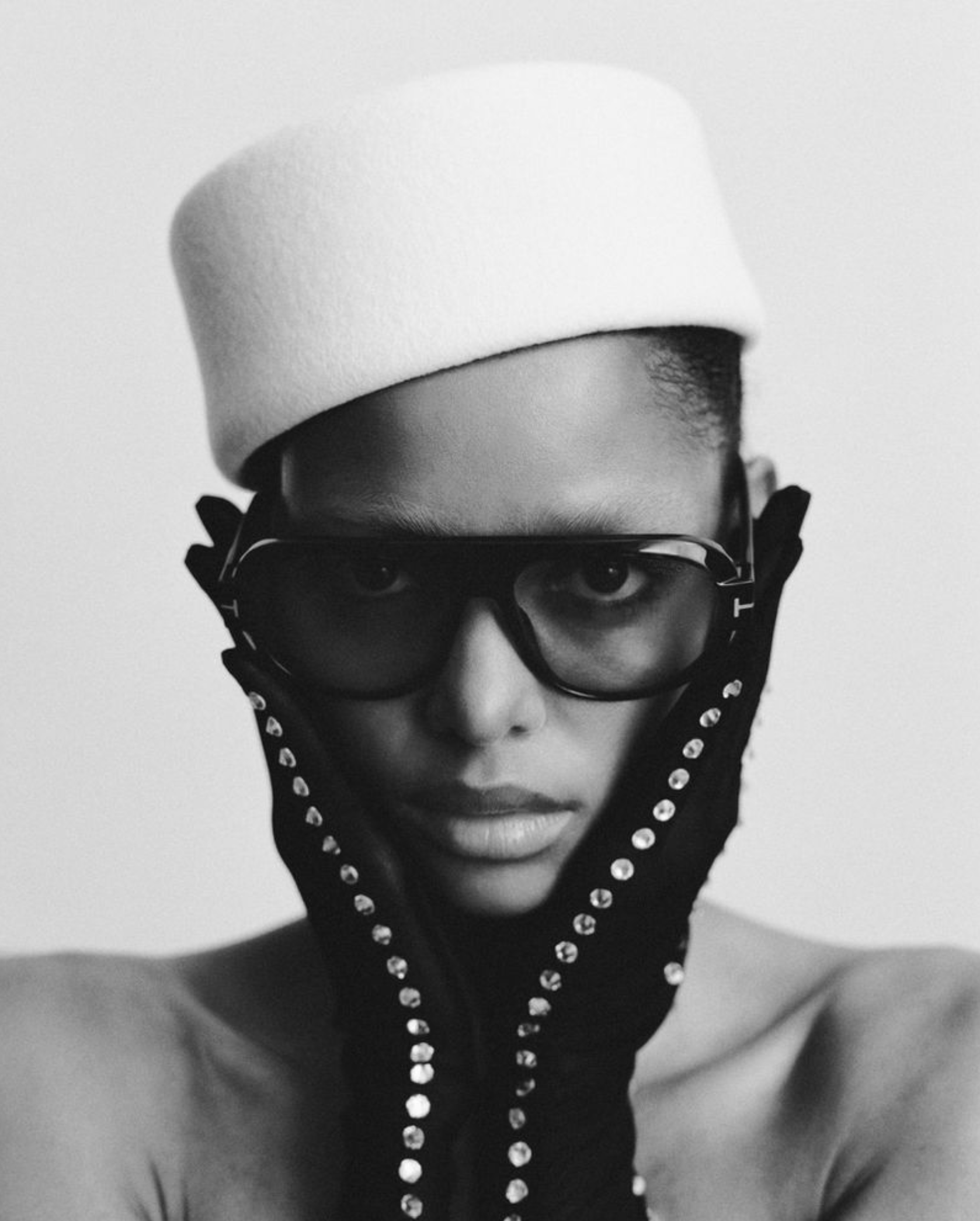 Blesnya-Minher-by-Coni-Tarallo-Vogue-Mexico-August-2025-8.png