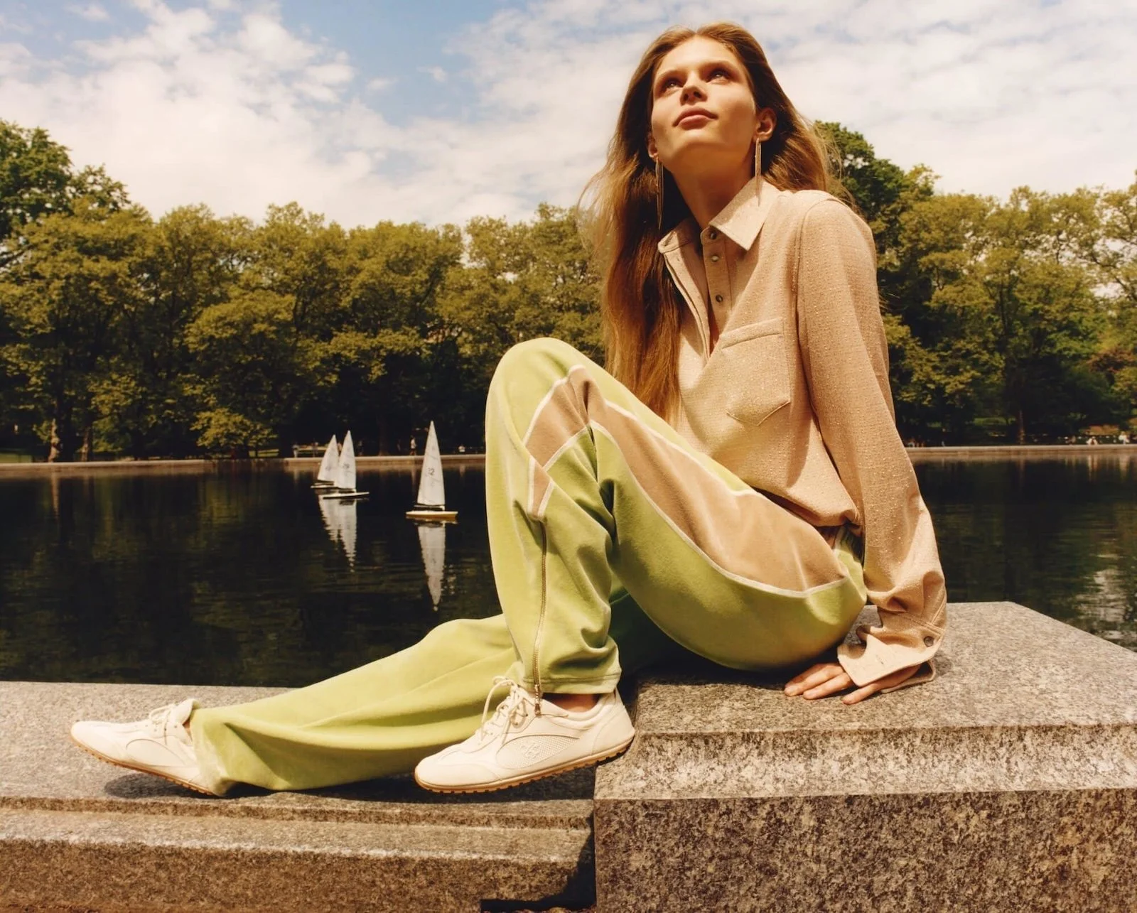 Tory-Burch-FW-2025-Campaign-by-Jamie-Hawkesworth-1.jpeg