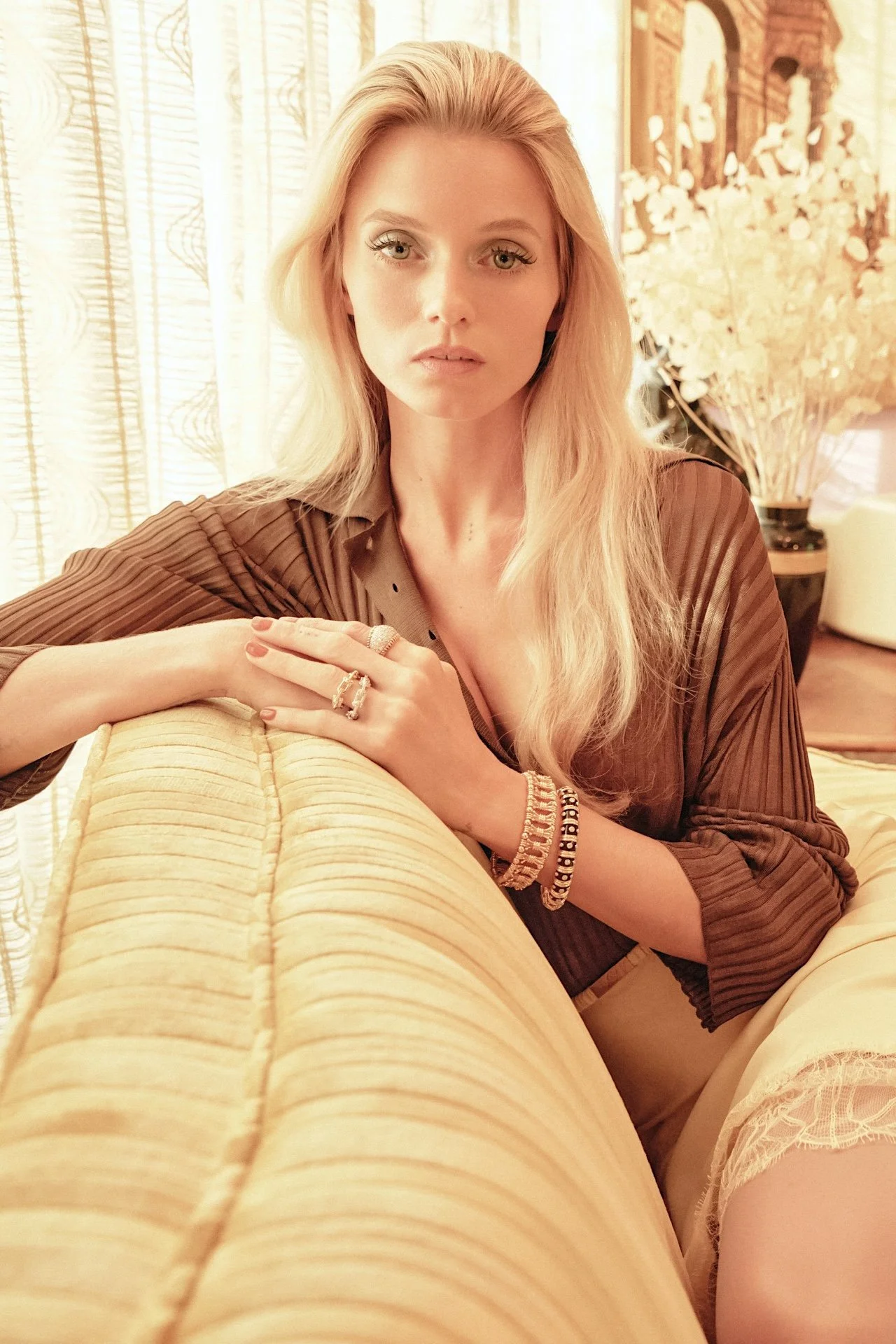 Abbey-Lee-by-Dan-Jackson-Vogue-Australia-September-2025-13.jpg