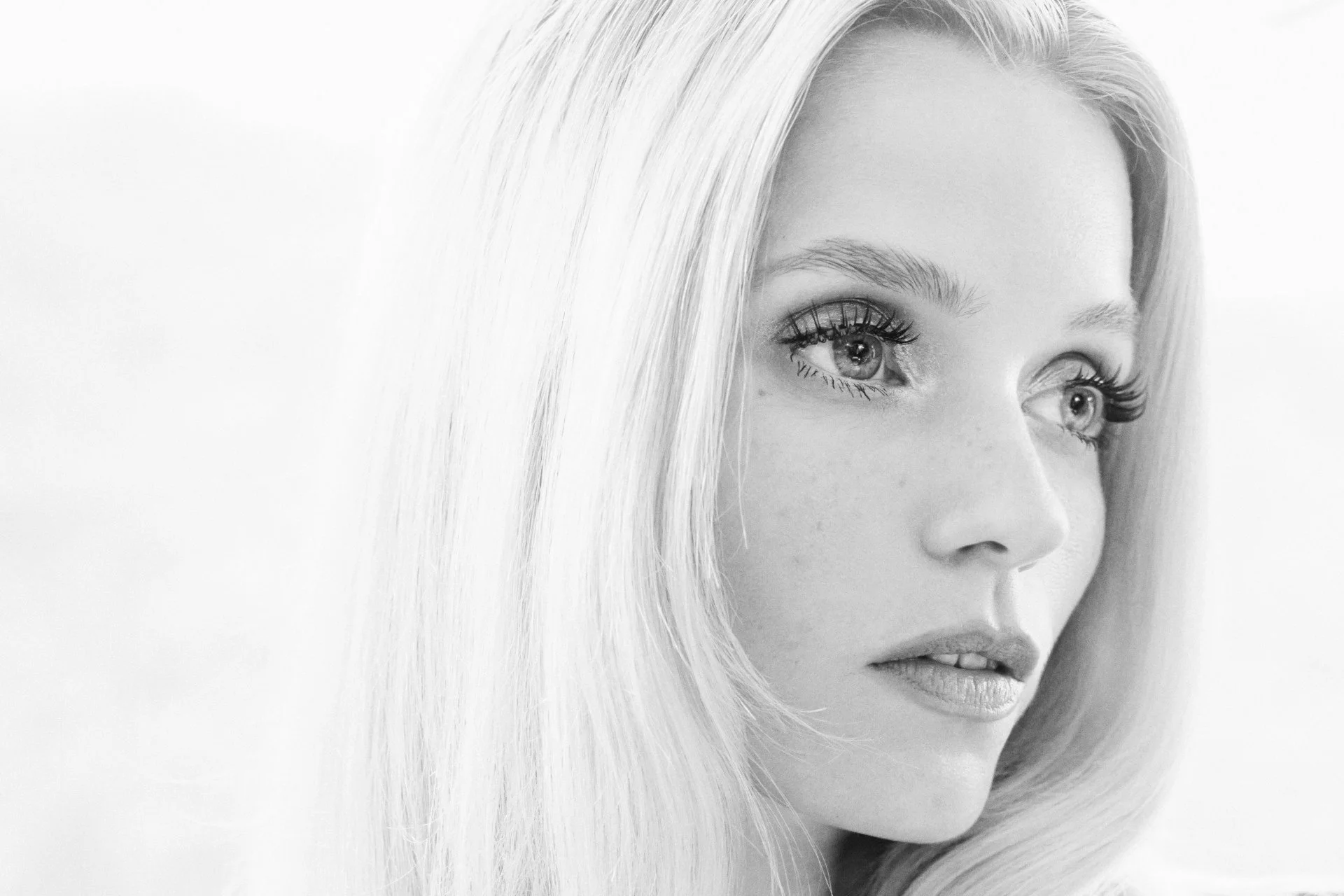 Abbey-Lee-by-Dan-Jackson-Vogue-Australia-September-2025-8.jpg