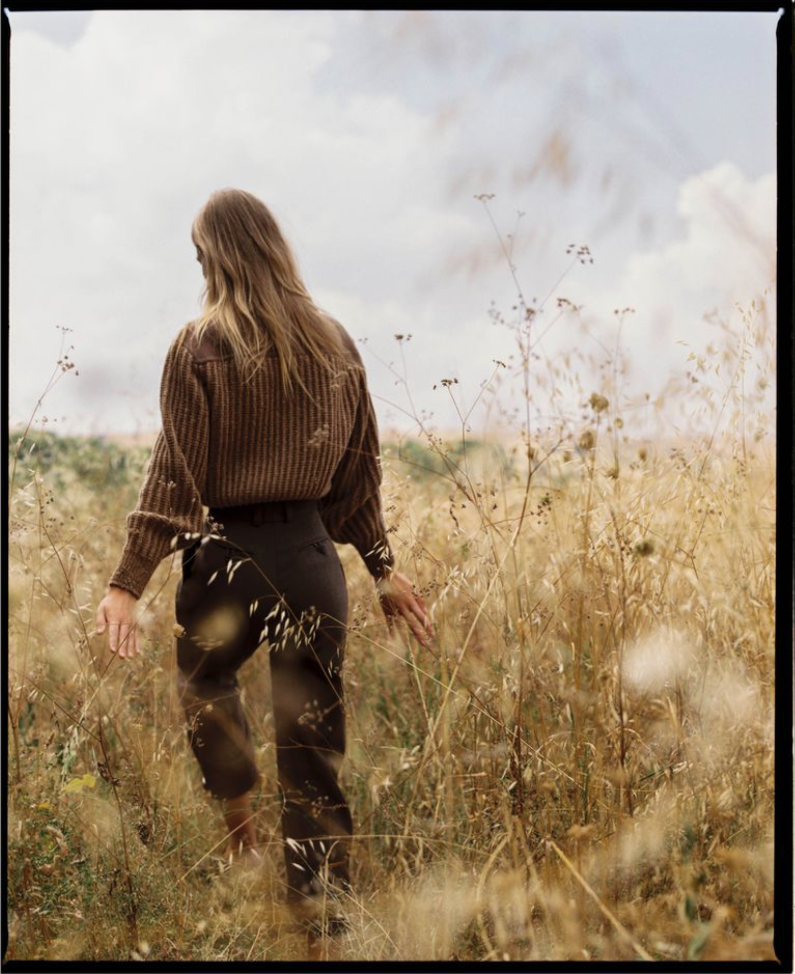 Daphne-Groeneveld-by-Juankr-ELLE-Spain-October-2025-2.png