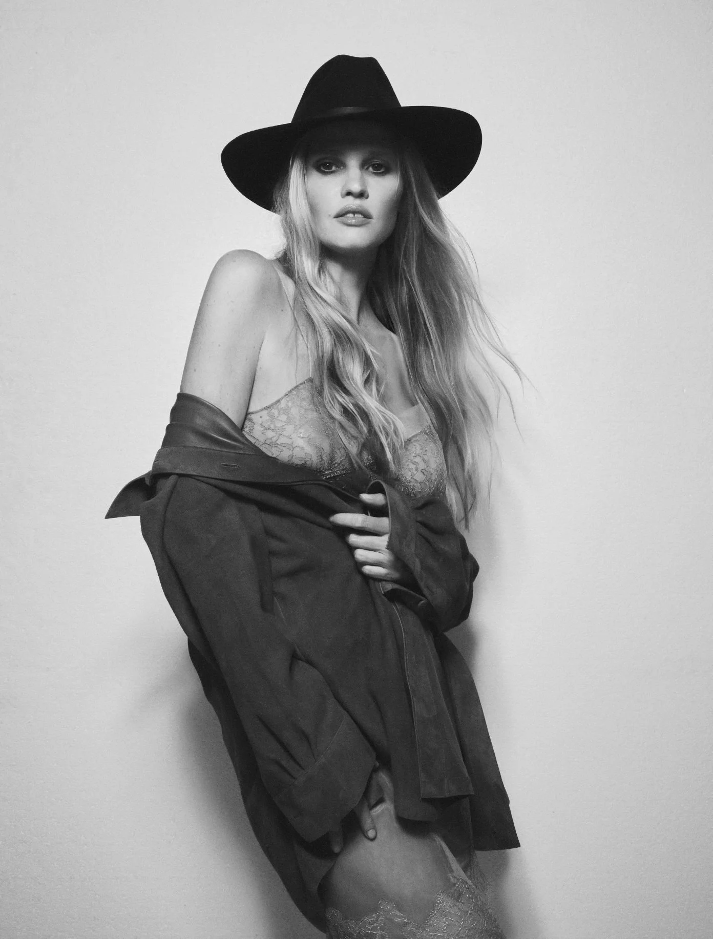 Lara-Stone-by-Matt-Easton-Numero-256-O)ctober-2025-8.jpg