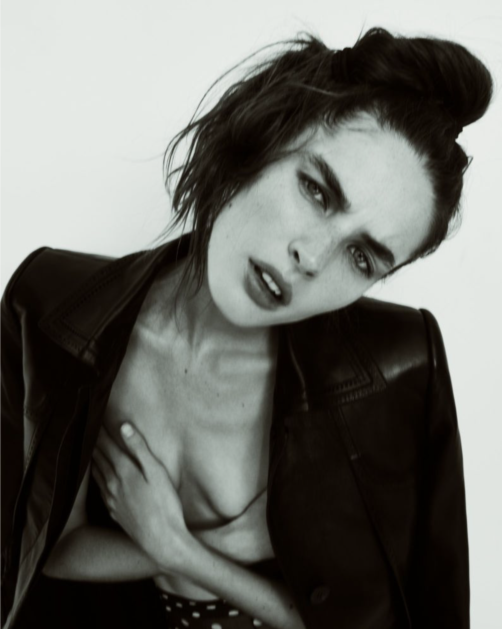Libby-Taverner-by-Drew-Vickers-Harpers-Bazaar-France-October-2025-3.png