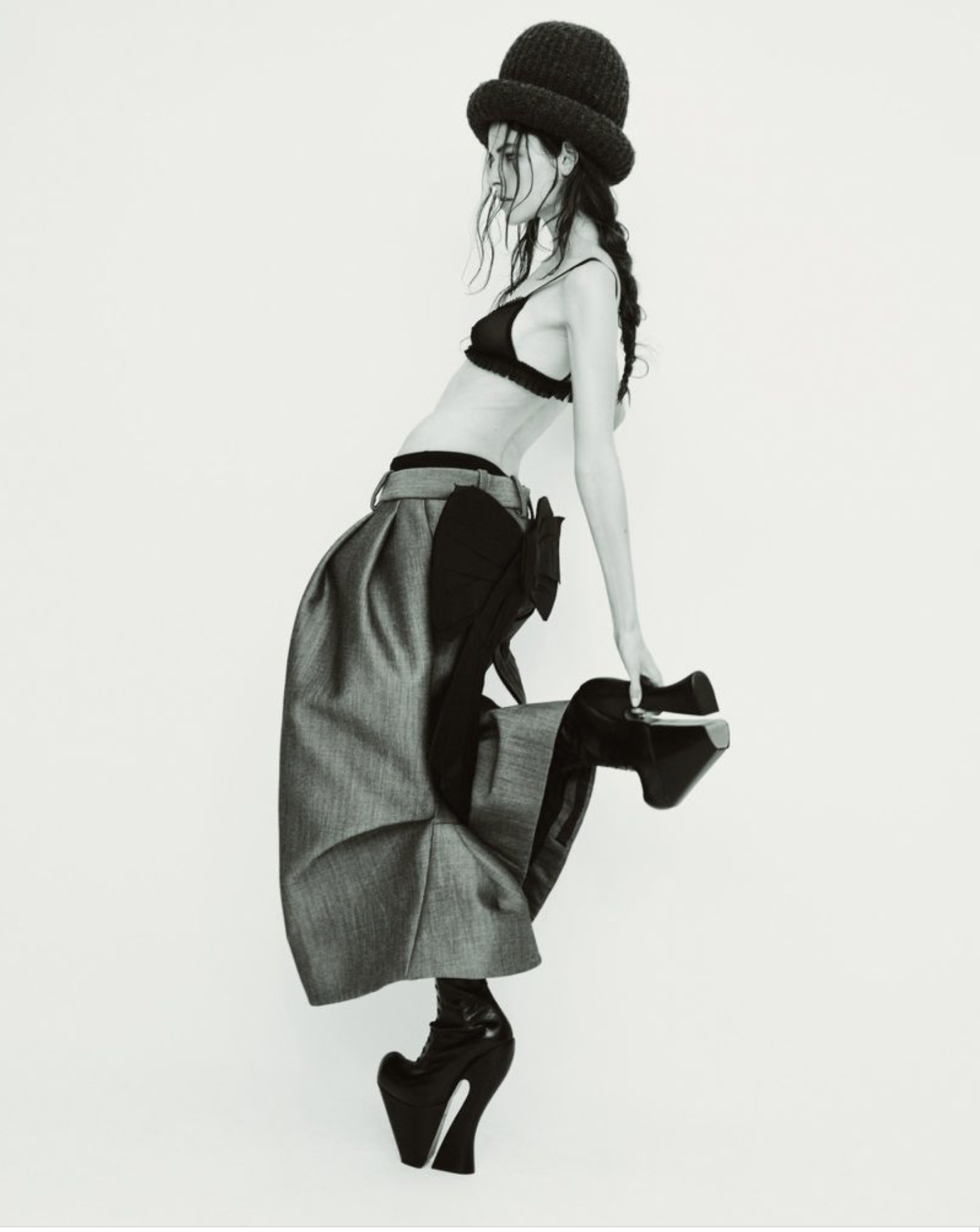 Libby-Taverner-by-Drew-Vickers-Harpers-Bazaar-France-October-2025-4.png