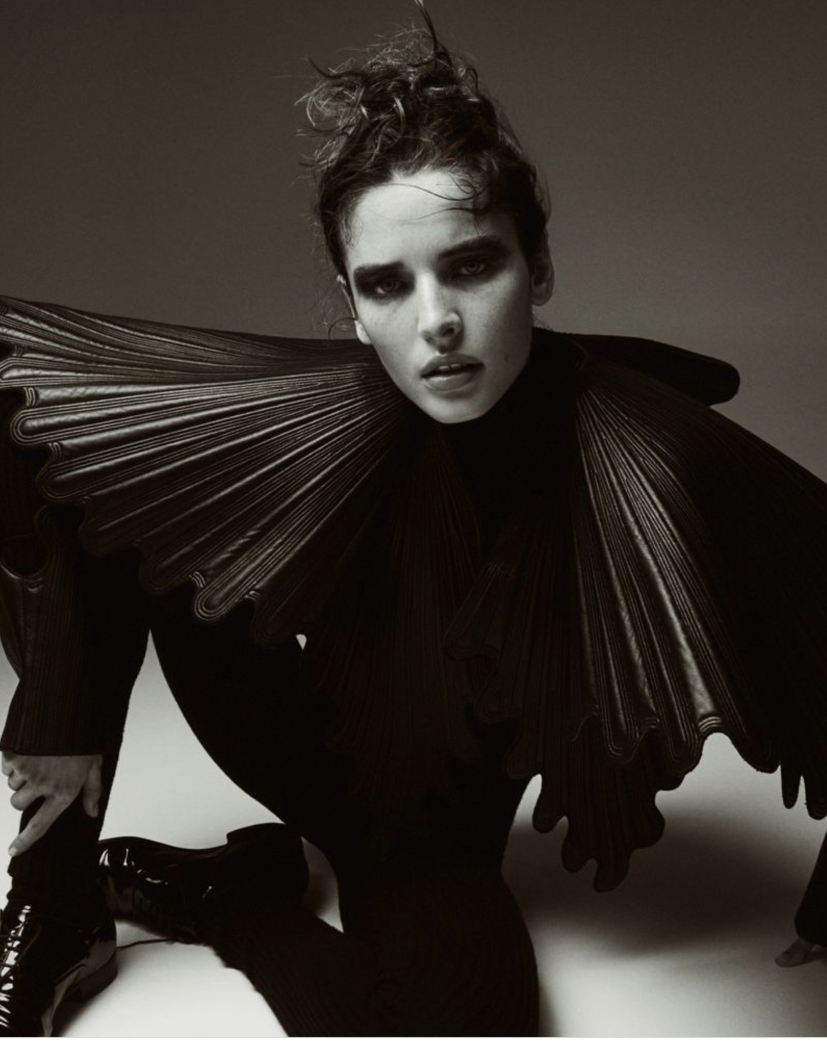 Libby-Taverner-by-Drew-Vickers-Harpers-Bazaar-France-October-2025-11.png