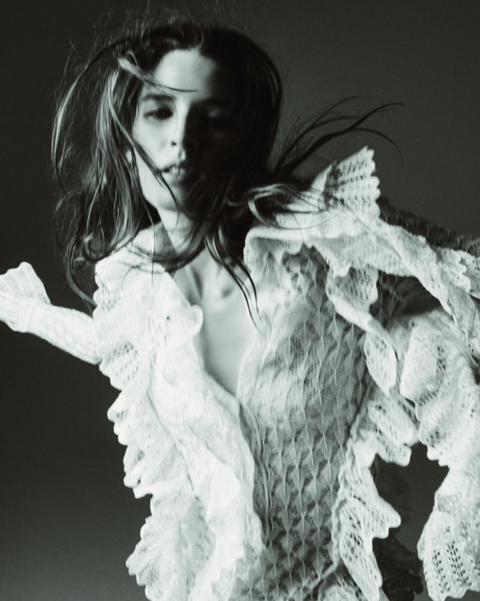 Libby-Taverner-by-Drew-Vickers-Harpers-Bazaar-France-October-2025-7.png
