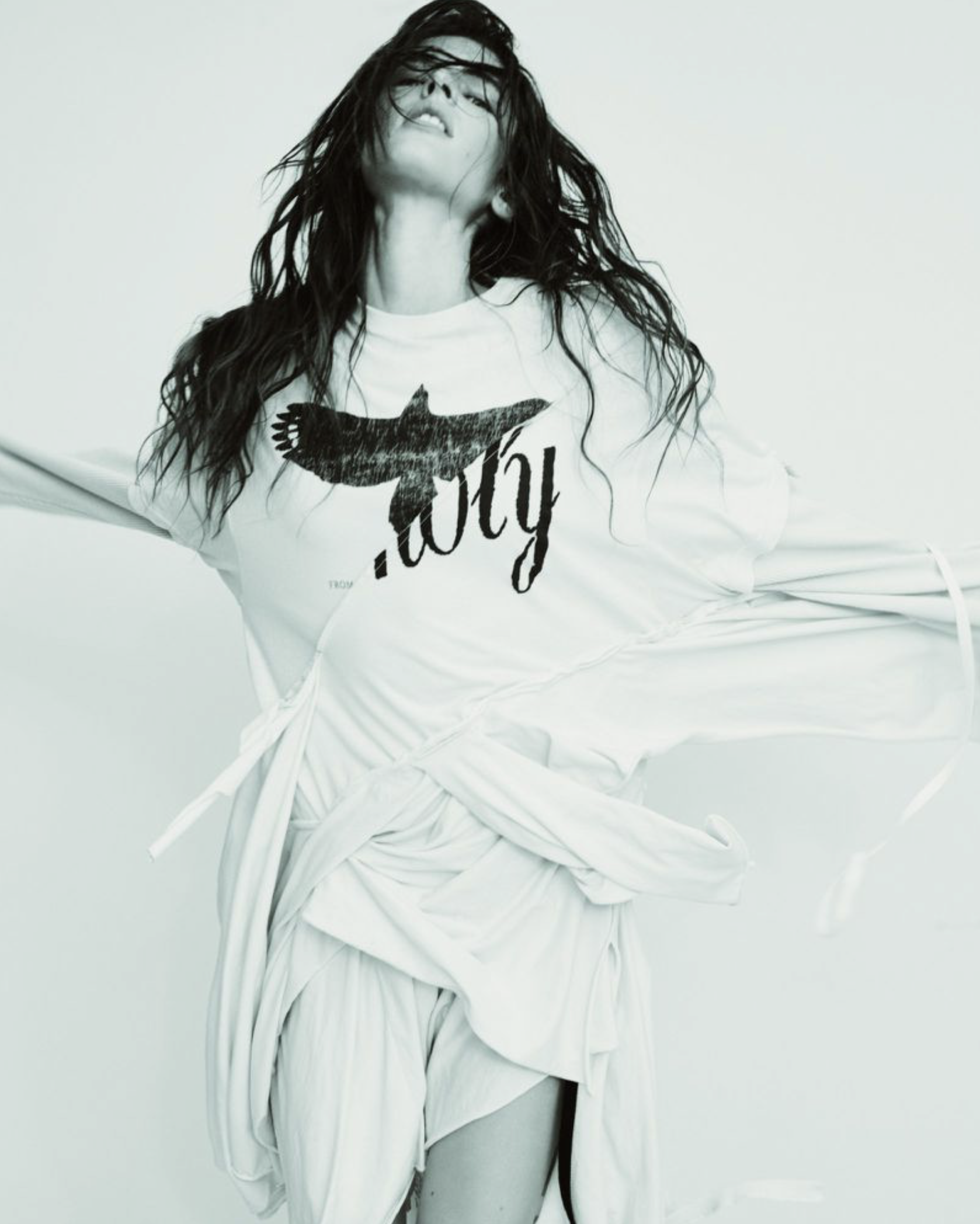 Libby-Taverner-by-Drew-Vickers-Harpers-Bazaar-France-October-2025-8.png