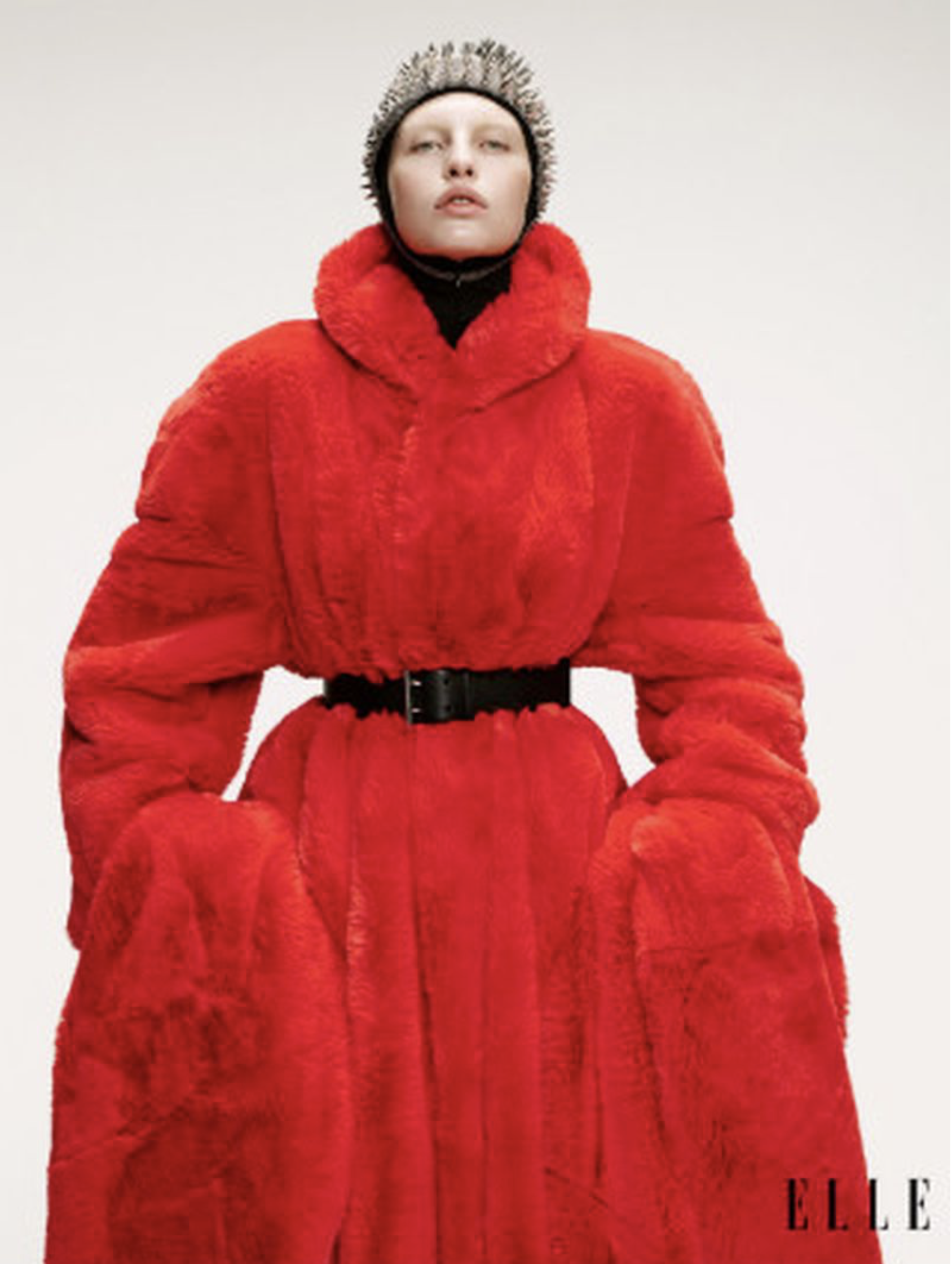 Karolina-Spakowski-by-Willy-Vanderperre-ELLE-US-September-2025-7.png