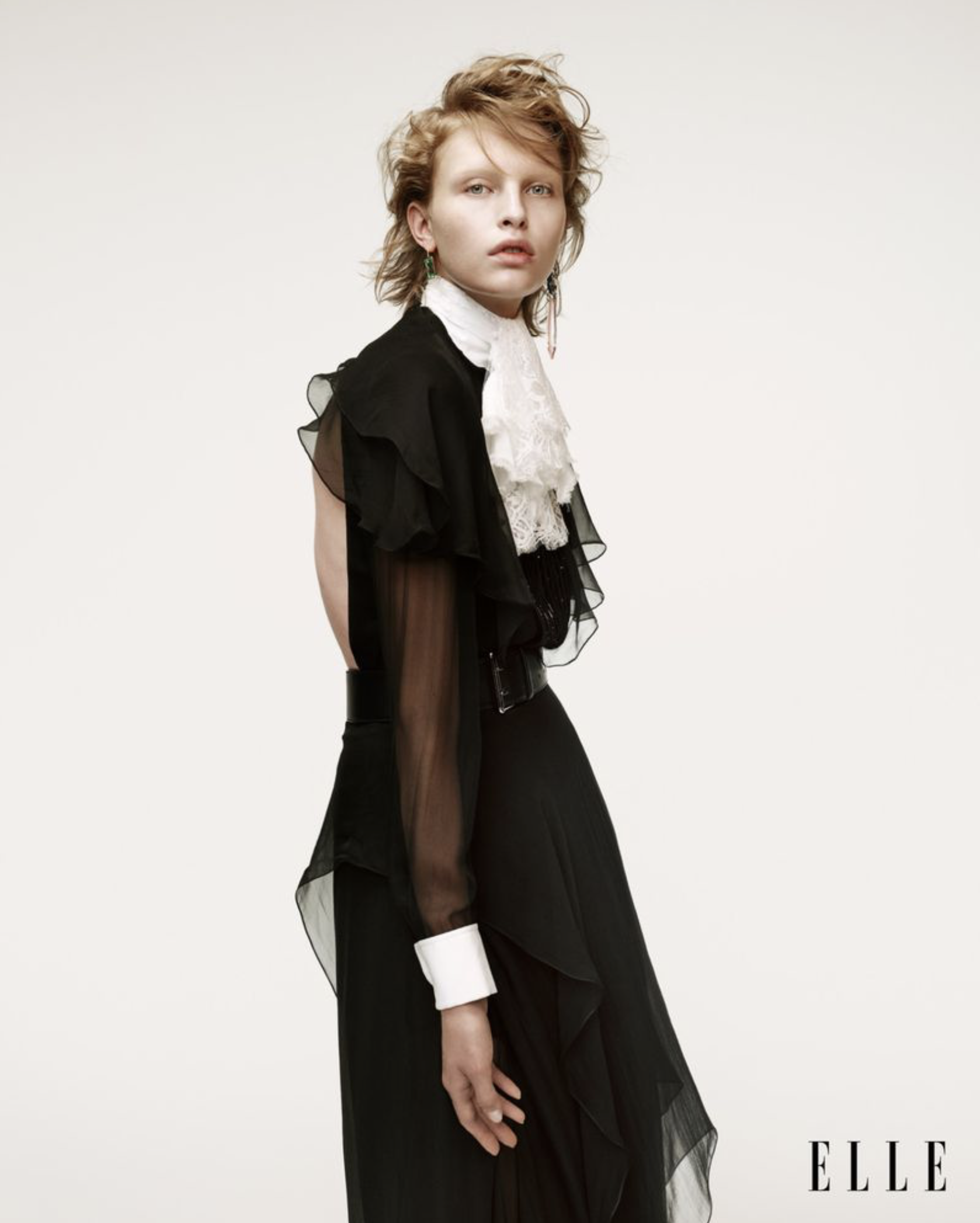Karolina-Spakowski-by-Willy-Vanderperre-ELLE-US-September-2025-2.png