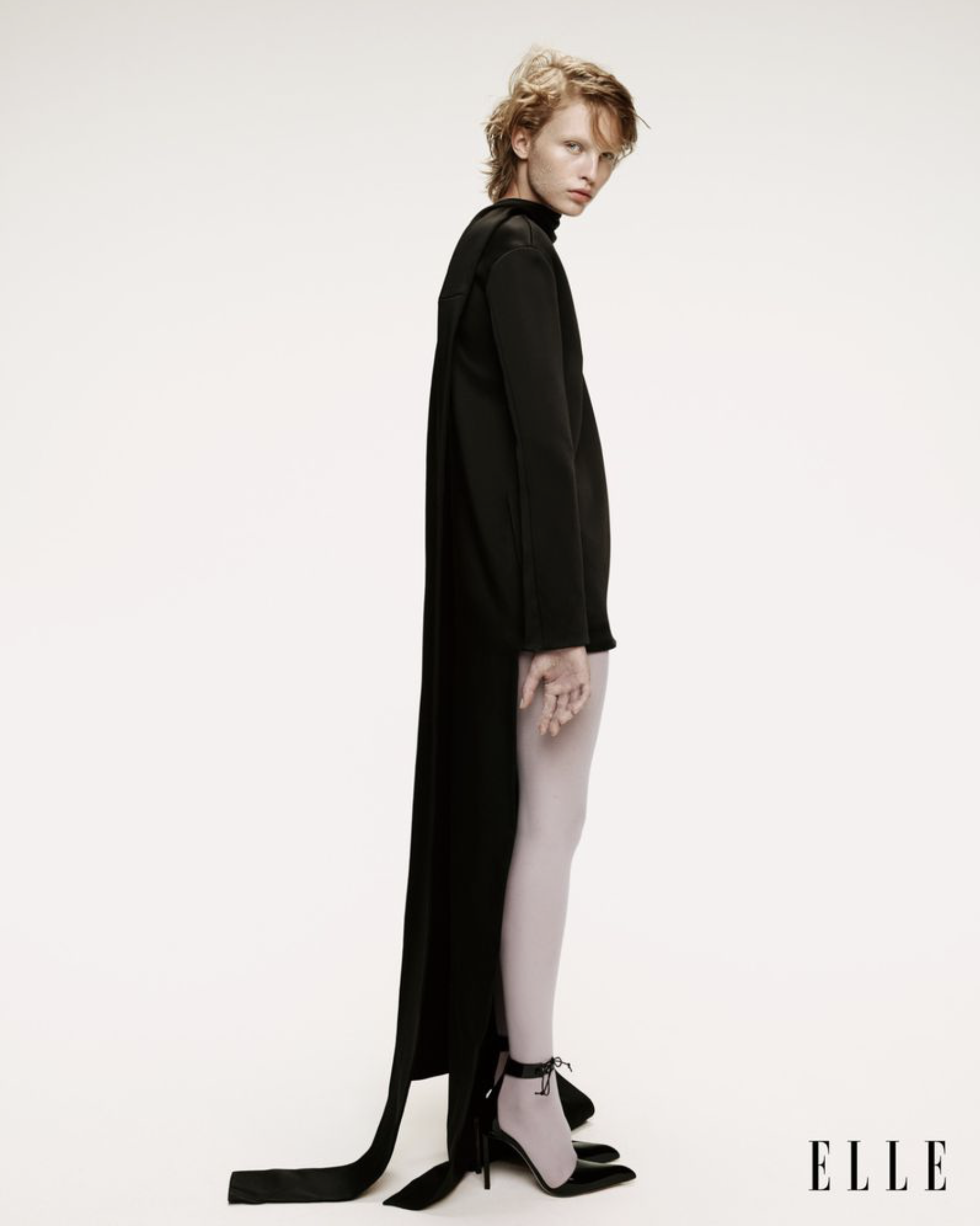 Karolina-Spakowski-by-Willy-Vanderperre-ELLE-US-September-2025-3.png
