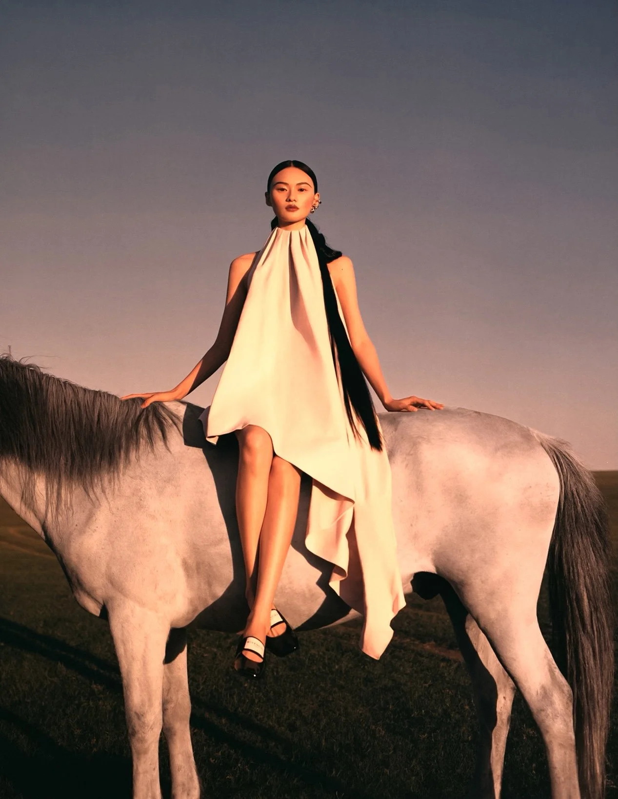 He-Cong-by-Leslie-Zhang-Harpers-Bazaar China-October-2025-5.jpg
