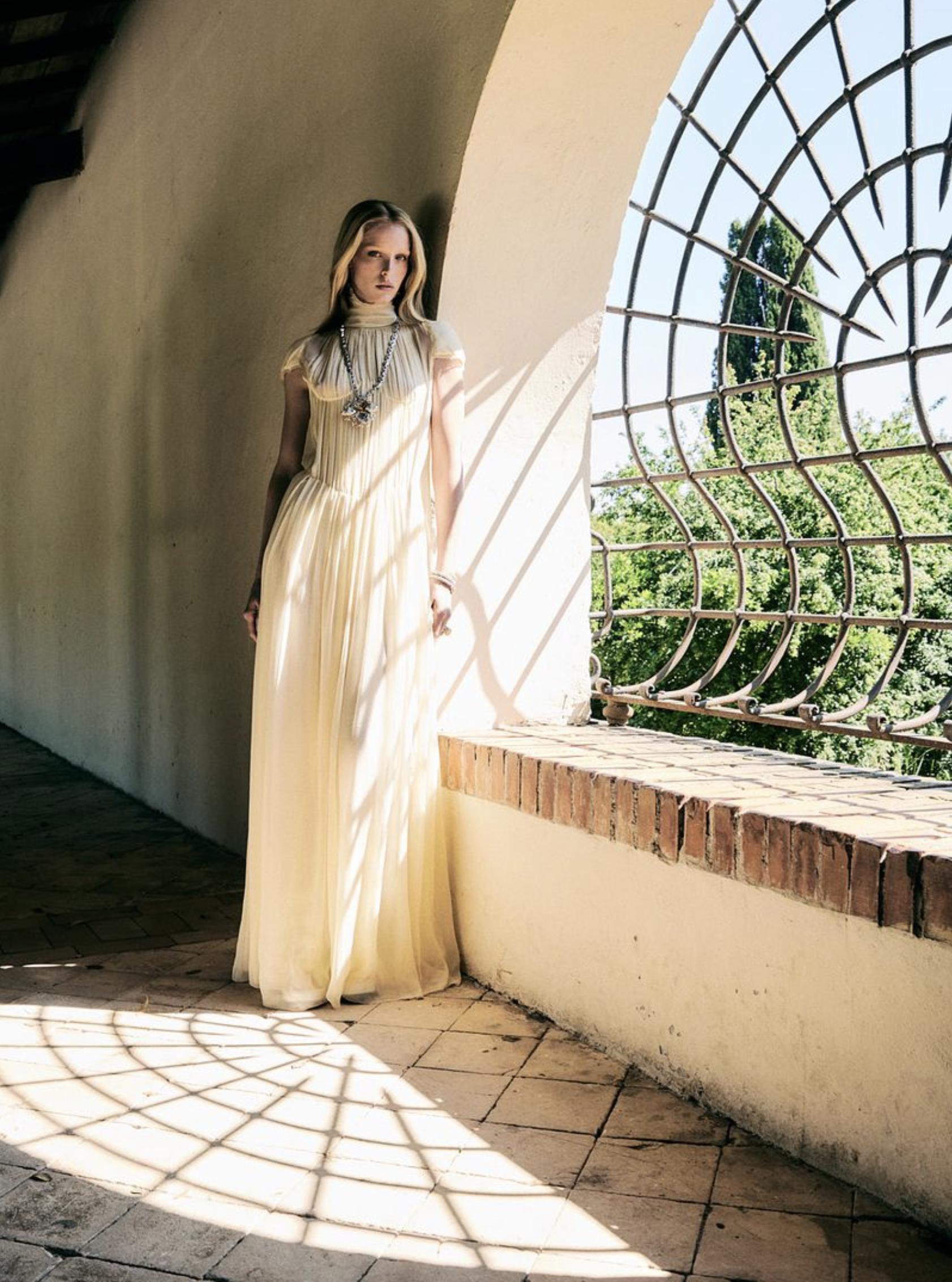 Abby-Champion-by-Rocio-Ramos-Bulgari-Vogue-Turkey-June-2025-12.png