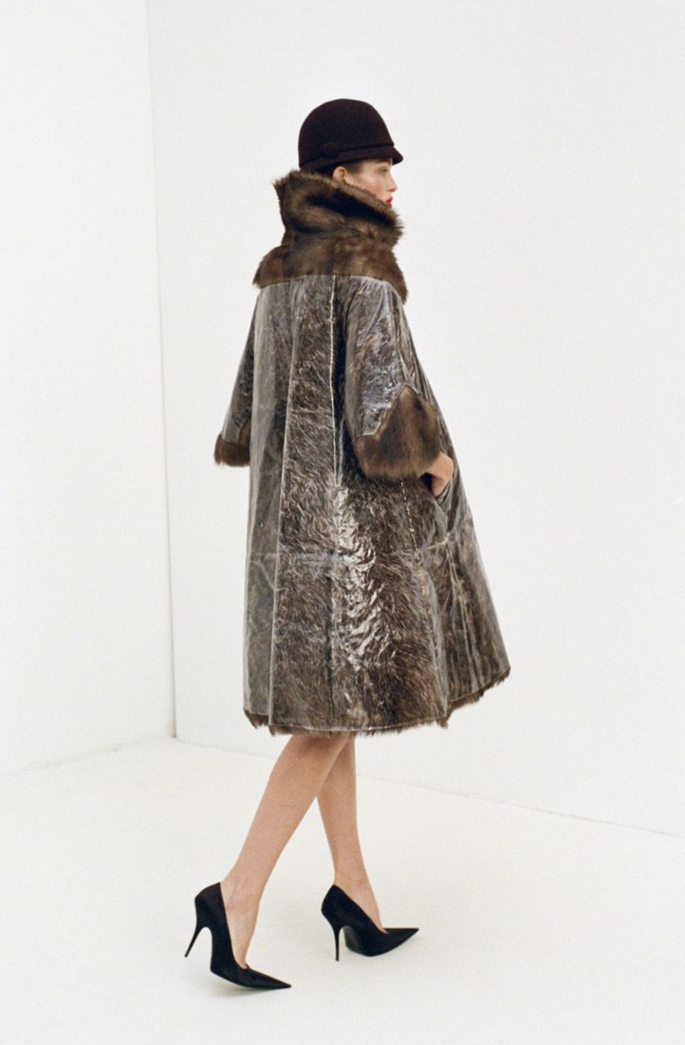Stella-Hanan-by-Marie-Deteneuille-Harpers-Bazaar-France-December-2025-7.png