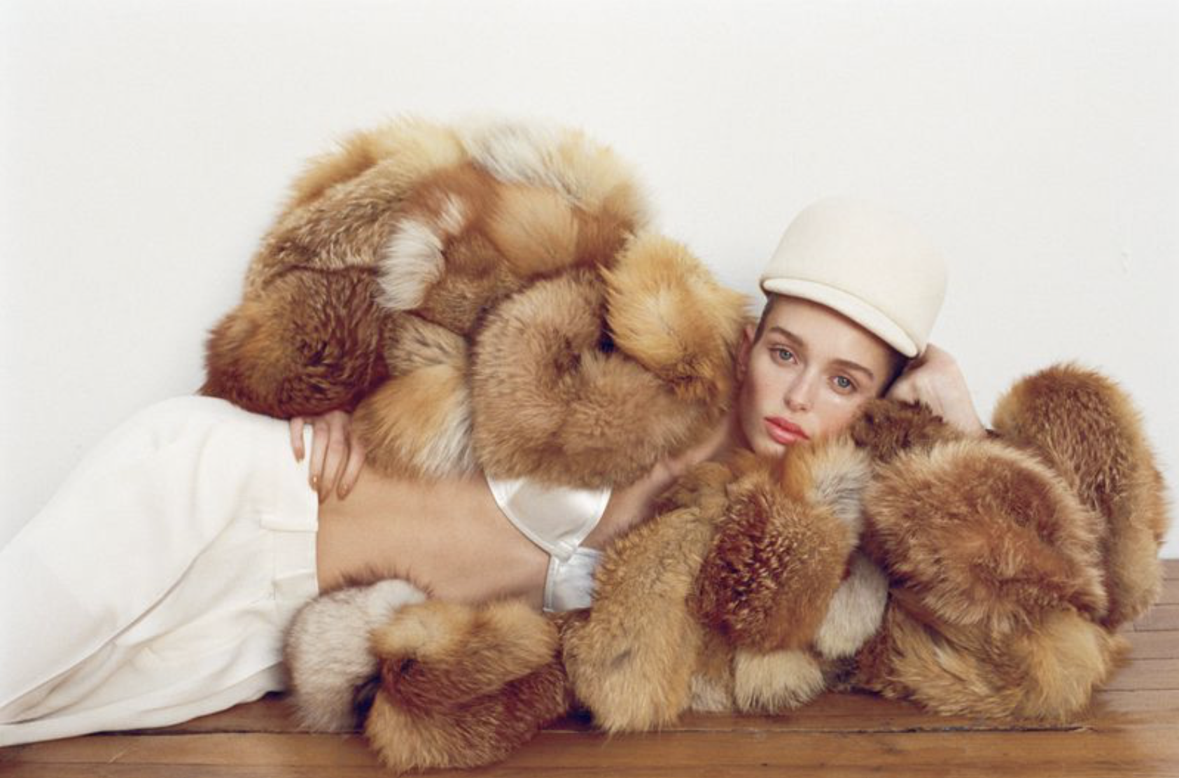 Stella-Hanan-by-Marie-Deteneuille-Harpers-Bazaar-France-December-2025-3.png