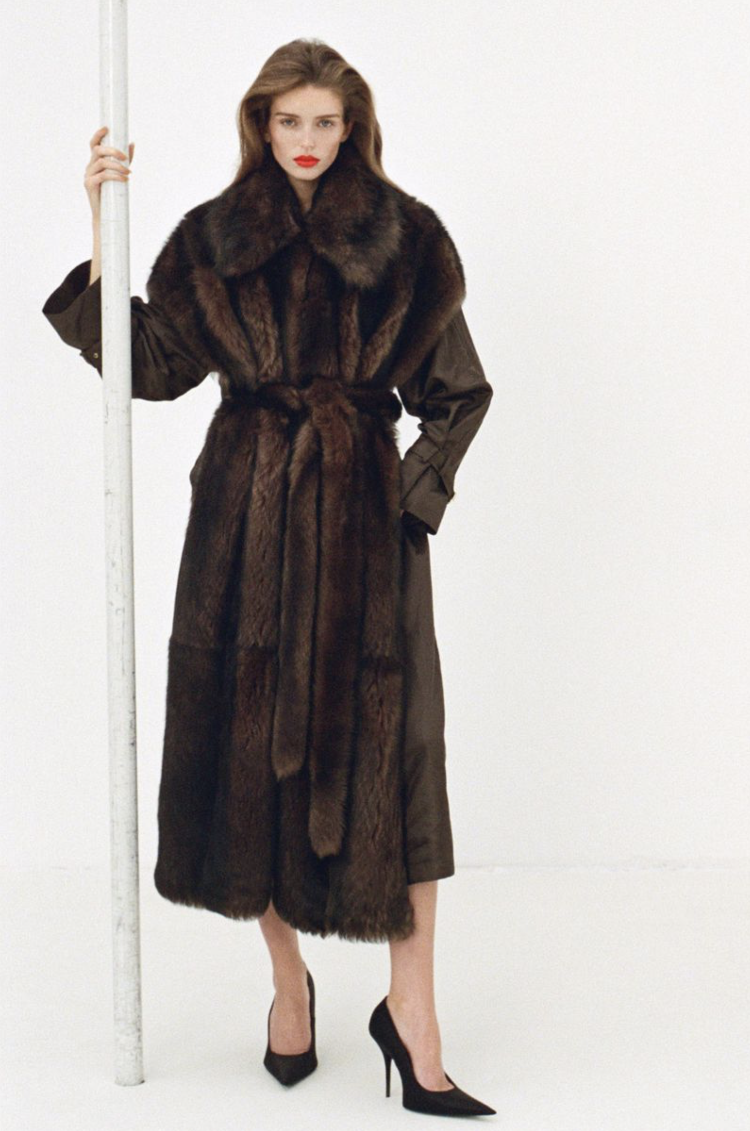 Stella-Hanan-by-Marie-Deteneuille-Harpers-Bazaar-France-December-2025-6.png