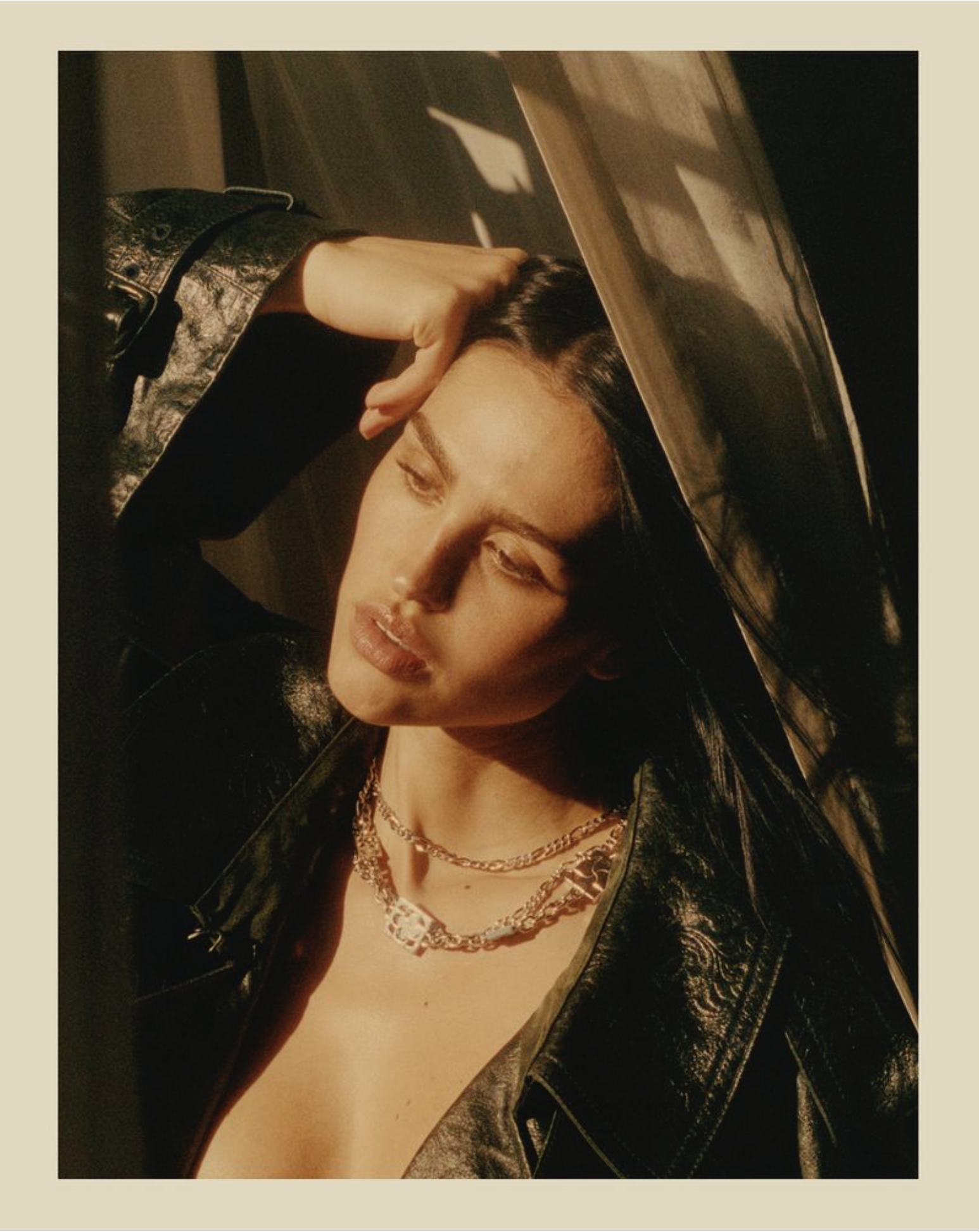 Amelia-Gray-in-Burberry-by-Quentin-De-Briey-Travel-Almanac-7.png