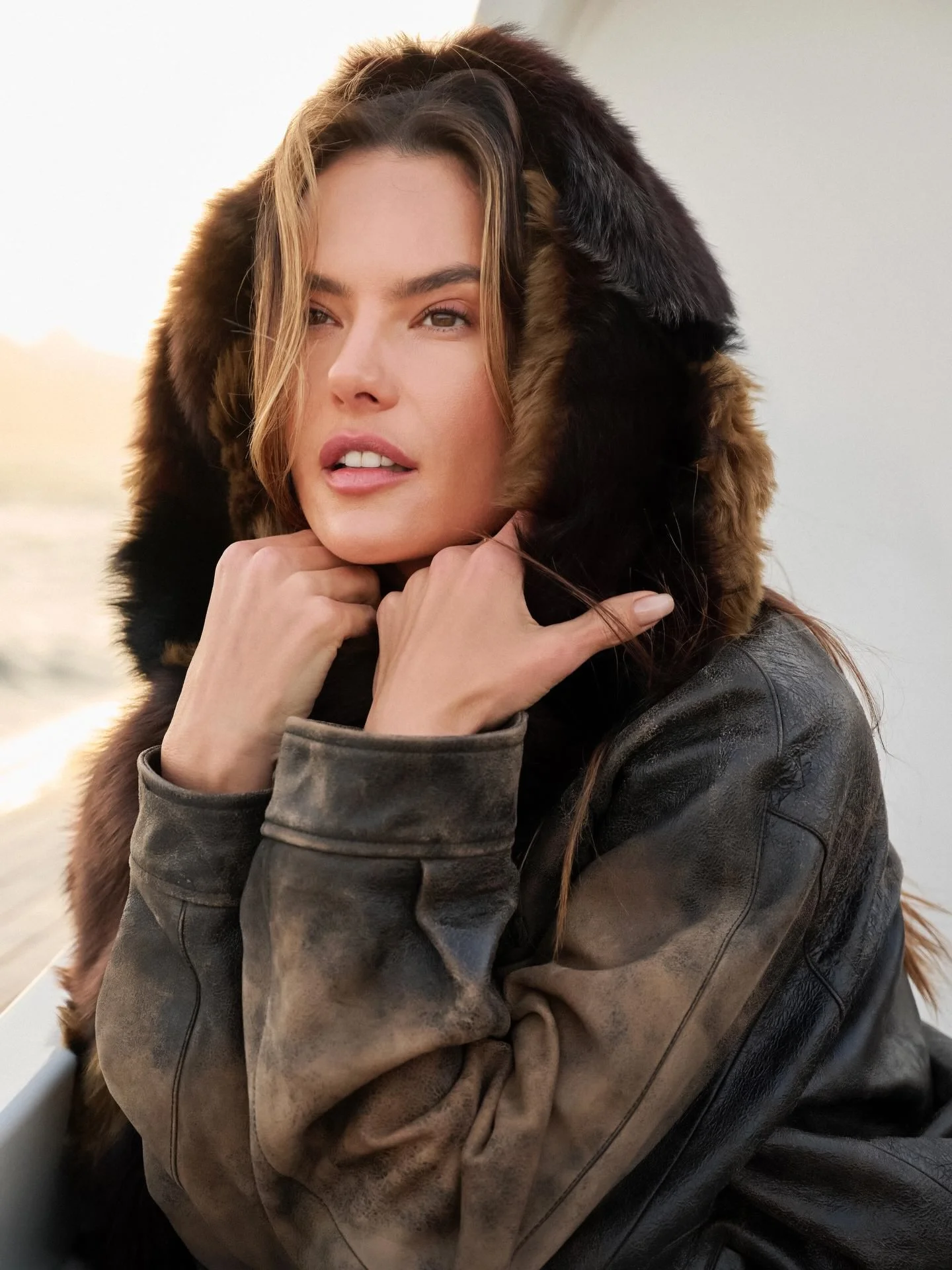 Alessandra-Ambrosio-by-Stewart-Shining-Harpers-Bazaar-Turkey-December-2025-5.jpg